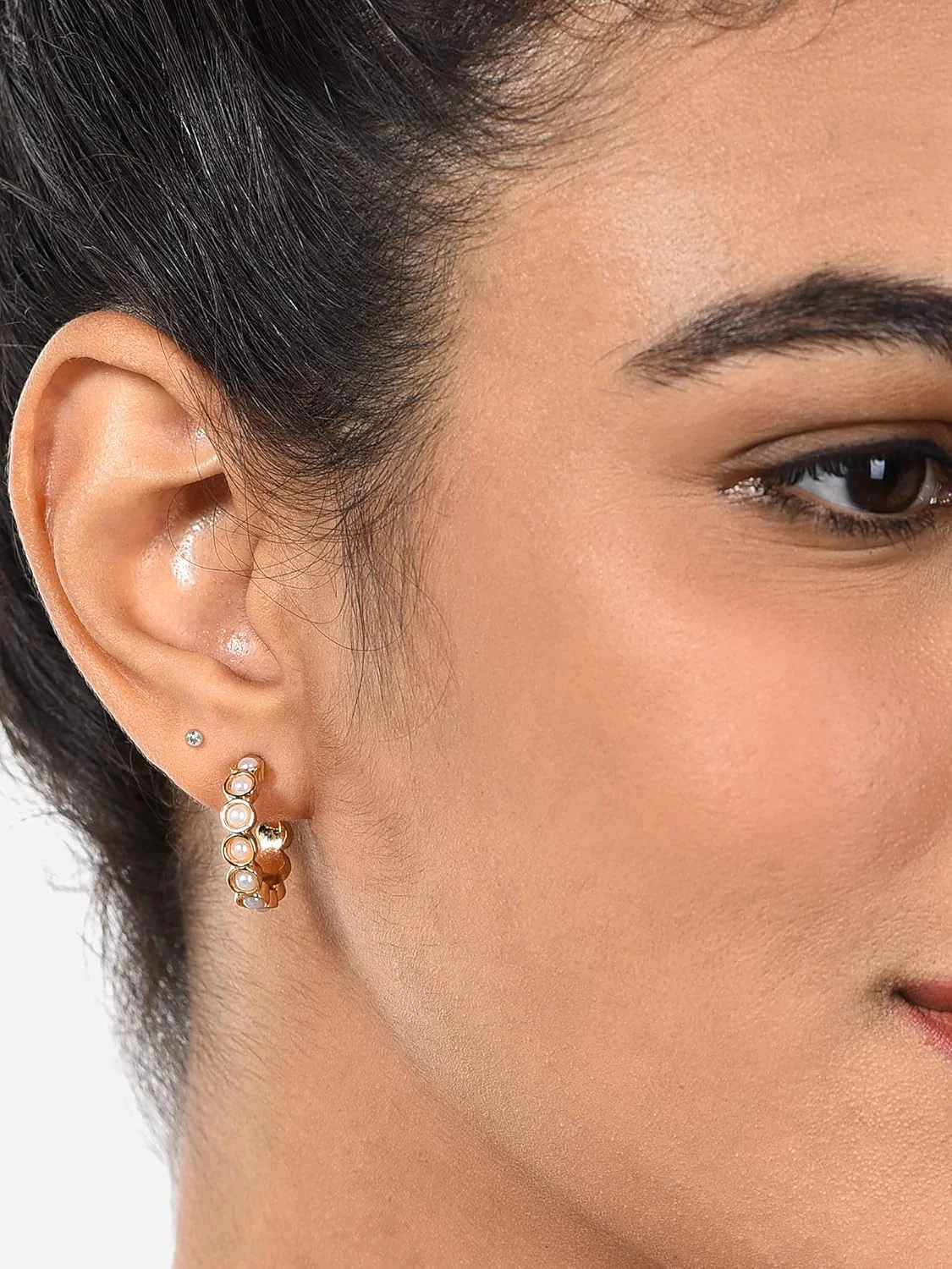ZAVERI PEARLS ست طلایی شامل 20 عدد گوشواره مرواریدی مدرن، میخی و حلقه ای - Zpfk10650 ZAVERI PEARLS ست طلایی شامل 20 عدد گوشواره مرواریدی مدرن، میخی و حلقه ای - Zpfk10650