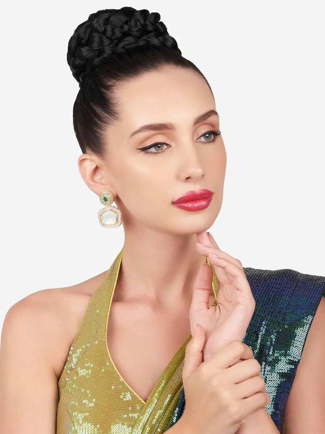 گوشواره آویز زنانه نگین سبز نعنایی و الماس اتریشی درخشان Zaveri Pearls مدل ZPFK16188 گوشواره آویز زنانه نگین سبز نعنایی و الماس اتریشی درخشان Zaveri Pearls مدل ZPFK16188