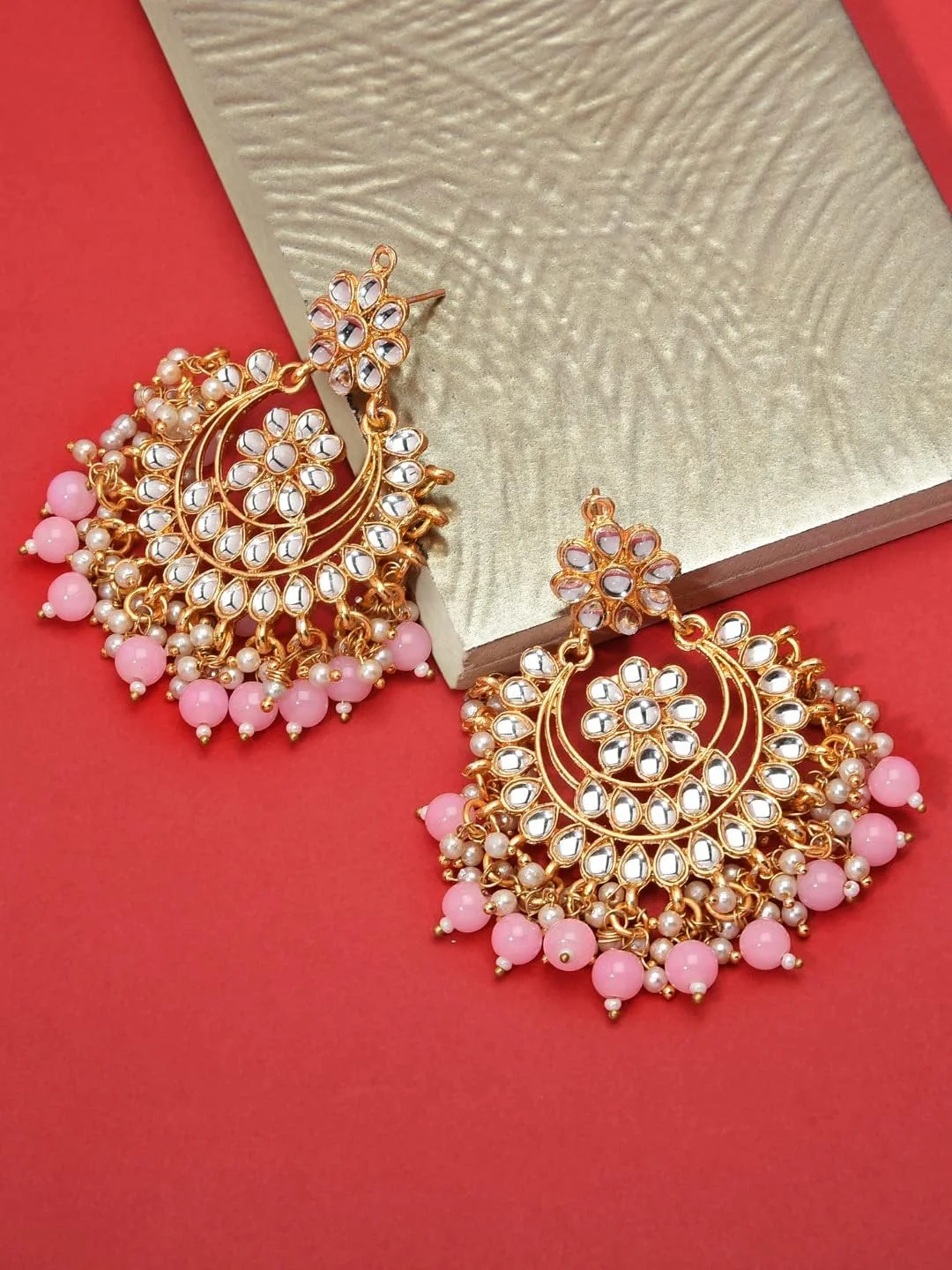 گوشواره آویز چندبالی زنانه ZAVERI PEARLS با روکش طلایی، نگین های کندن سنتی و مهره های صورتی، آبکاری طلای 22 عیار مدل ZPFK8663 گوشواره آویز چندبالی زنانه ZAVERI PEARLS با روکش طلایی، نگین های کندن سنتی و مهره های صورتی، آبکاری طلای 22 عیار مدل ZPFK8663