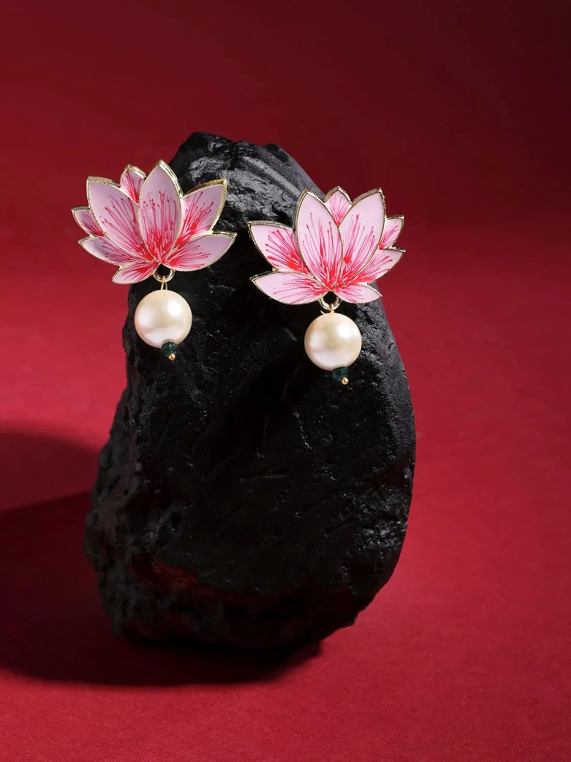 گوشواره آویز مروارید گل میناکاری صورتی ZAVERI PEARLS زنانه - ZPFK15562 گوشواره آویز مروارید گل میناکاری صورتی ZAVERI PEARLS زنانه - ZPFK15562