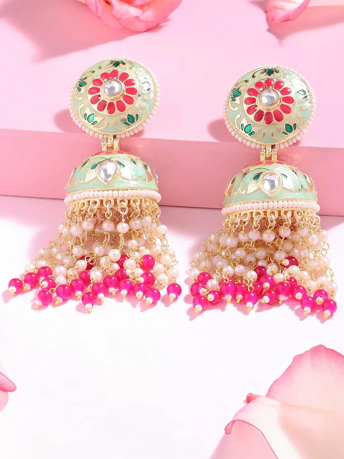گوشواره زنانه Jhumki با طراحی گل میناکاری سبز و صورتی Zaveri Pearls با زنجیر مهره ای آویز - ZPFK14651
