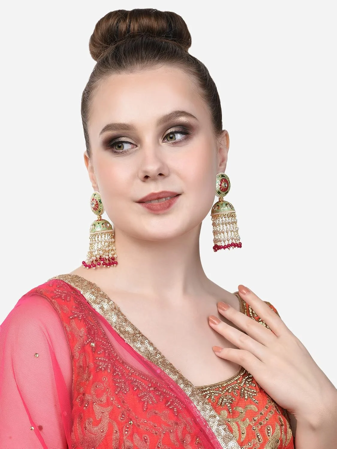 گوشواره زنانه Jhumki با طراحی گل میناکاری سبز و صورتی Zaveri Pearls با زنجیر مهره ای آویز - ZPFK14651