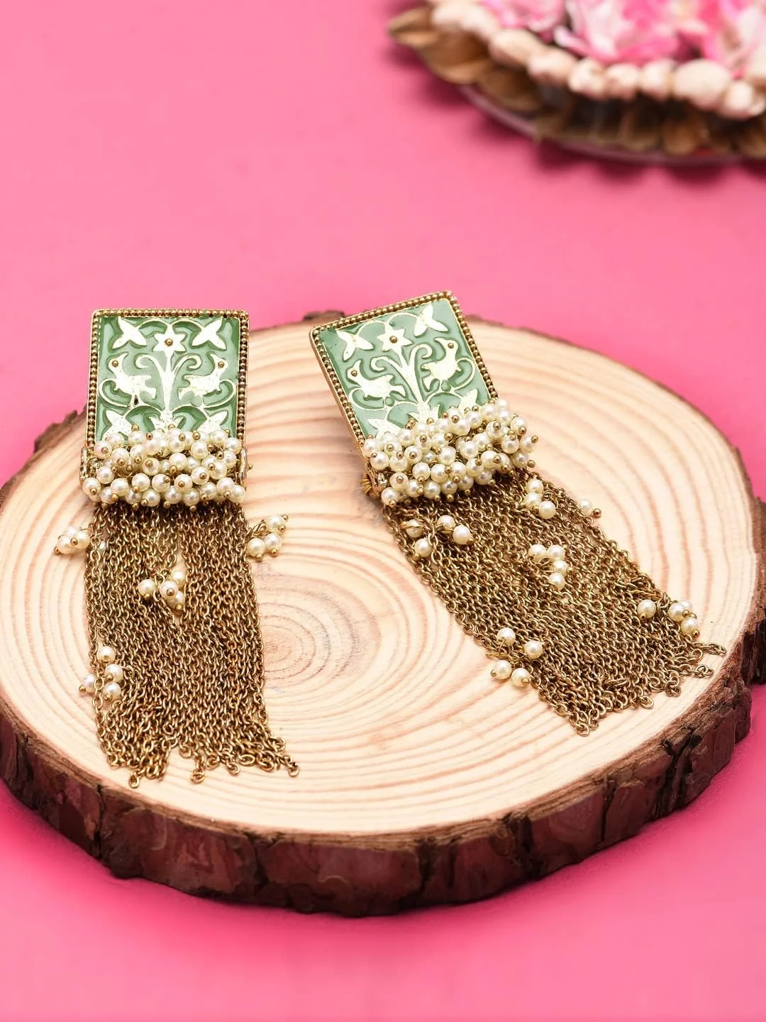 گوشواره آویز منگوله ای مرواریدی خوشه ای زنجیره ای میناکاری سبز پاستیلی Zaveri Pearls مدل ZPFK10137 زنانه گوشواره آویز منگوله ای مرواریدی خوشه ای زنجیره ای میناکاری سبز پاستیلی Zaveri Pearls مدل ZPFK10137 زنانه