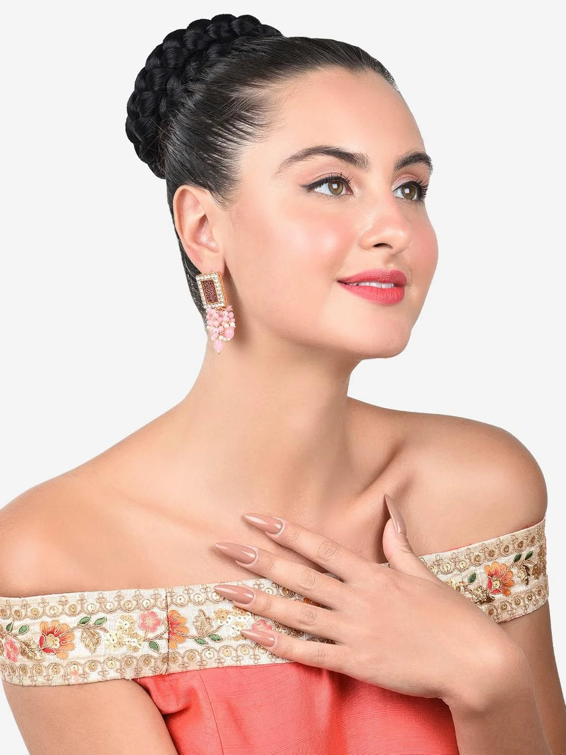 گوشواره آویز زنانه ZAVERI PEARLS با نگین های اتریشی درخشان و مهره های خوشه ای - ZPFK15221