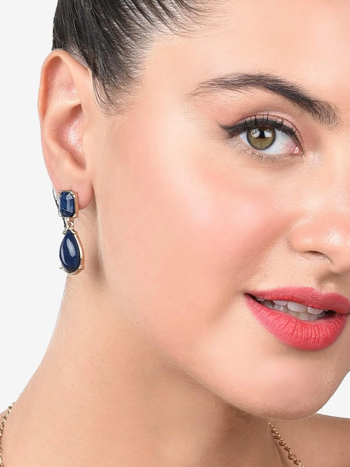 گوشواره آویز زنانه نگین دار آبی رنگ زاوری پرلز مدل ZPFK15157 گوشواره آویز زنانه نگین دار آبی رنگ زاوری پرلز مدل ZPFK15157