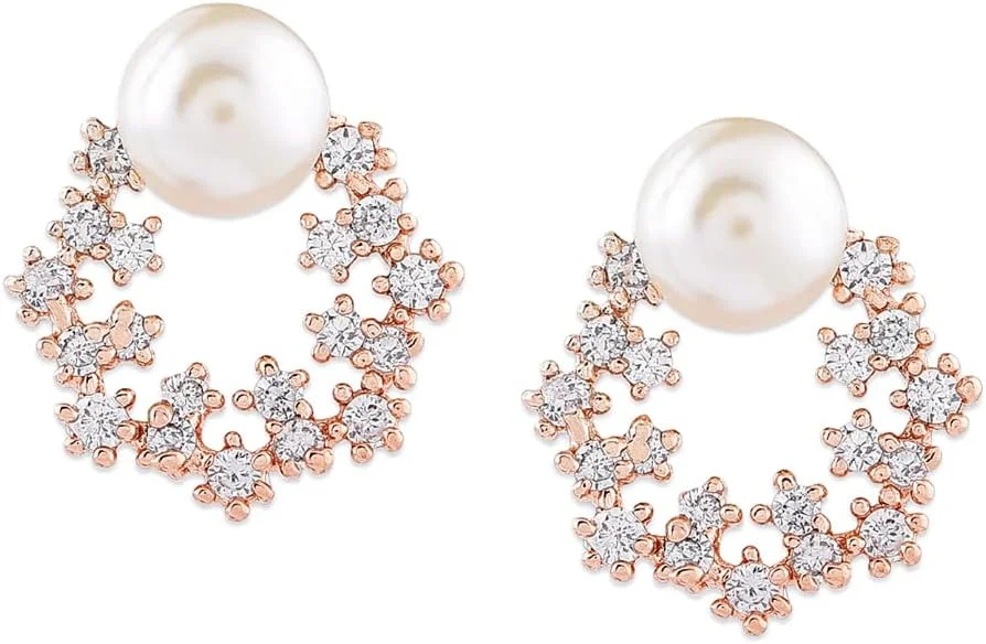 گوشواره های میخی زنانه ZAVERI PEARLS با طرح گل، نگین های زیرکونیا و مروارید، رنگ طلایی، پایه فلزی برنجی - Zpfk9456
