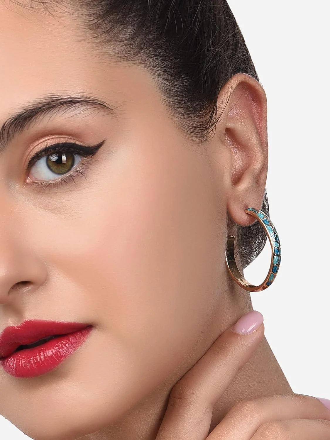 گوشواره نیم حلقه ای میناکاری شده فیروزه ای معاصر ZAVERI PEARLS مدل ZPFK14470 زنانه گوشواره نیم حلقه ای میناکاری شده فیروزه ای معاصر ZAVERI PEARLS مدل ZPFK14470 زنانه