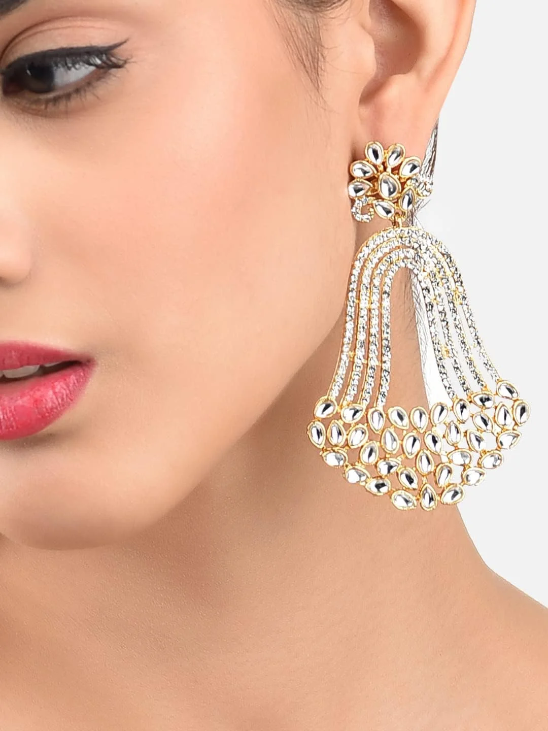 گوشواره آویز زنانه نگین دار طرح طلا عتیقه با الماس اتریشی و کندان زاوری پرلز مدل ZPFK10152 گوشواره آویز زنانه نگین دار طرح طلا عتیقه با الماس اتریشی و کندان زاوری پرلز مدل ZPFK10152