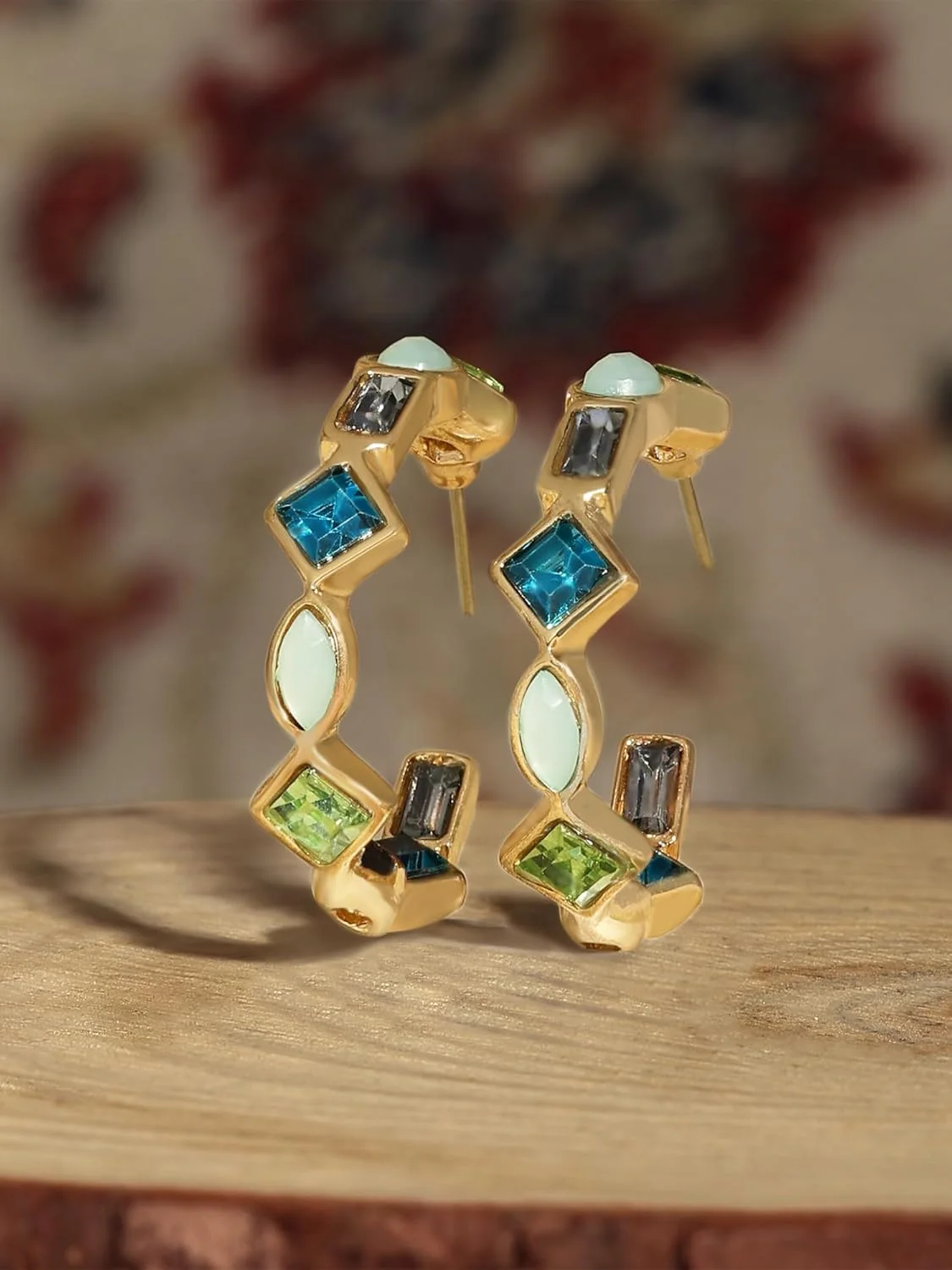 گوشواره های میخی نیم حلقه ای زنانه Zaveri Pearls با سنگ های سبز آبی خیره کننده مدل ZPFK17215 گوشواره های میخی نیم حلقه ای زنانه Zaveri Pearls با سنگ های سبز آبی خیره کننده مدل ZPFK17215