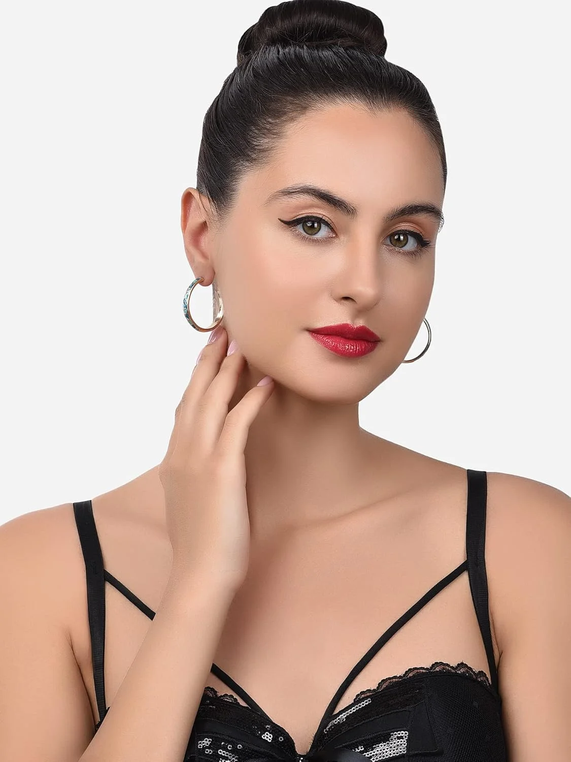 گوشواره نیم حلقه ای میناکاری شده فیروزه ای معاصر ZAVERI PEARLS مدل ZPFK14470 زنانه گوشواره نیم حلقه ای میناکاری شده فیروزه ای معاصر ZAVERI PEARLS مدل ZPFK14470 زنانه