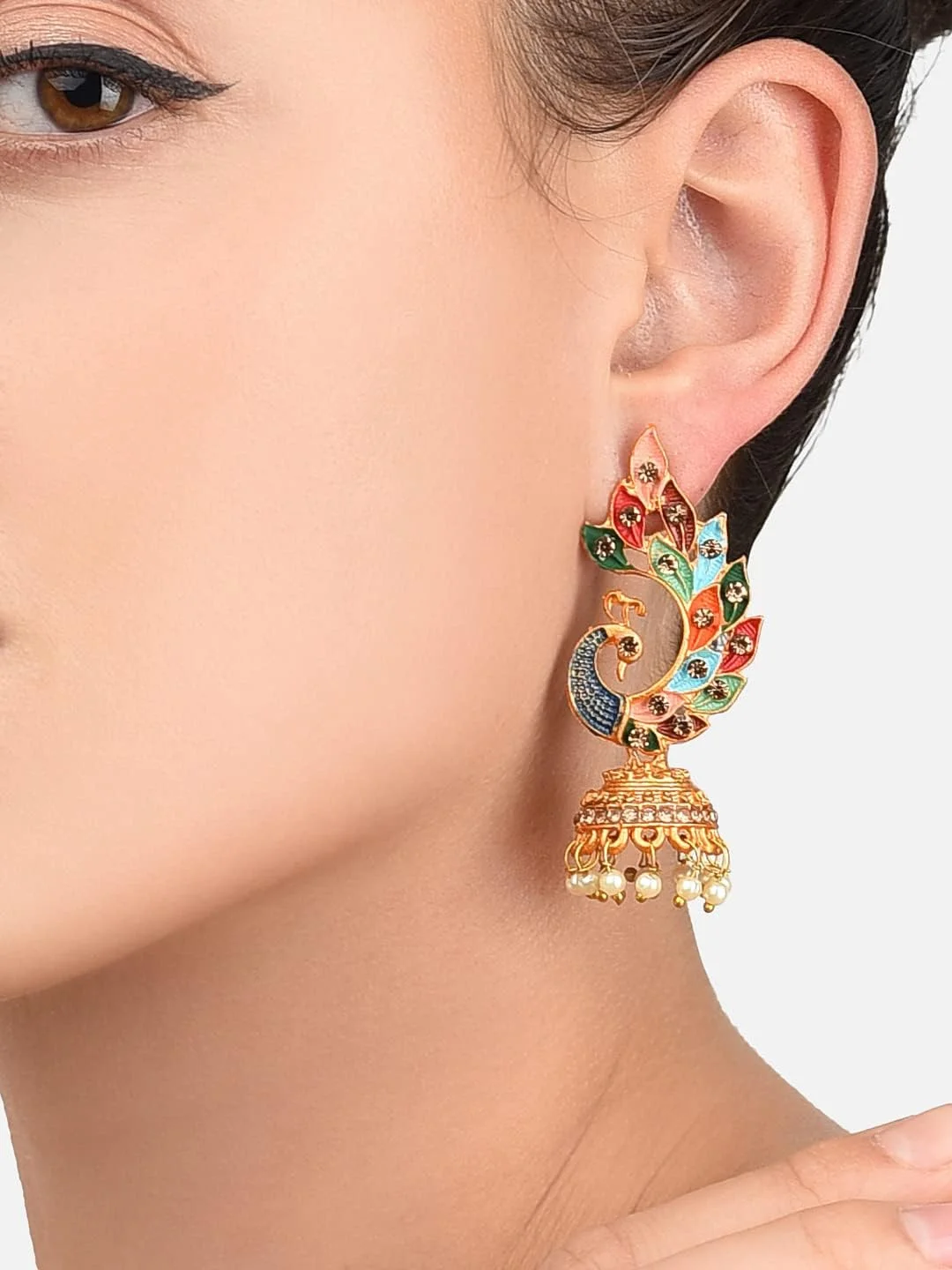 گوشواره زنانه جومکی طرح طاووس با روکش طلای 22 عیار ZAVERI PEARLS (چند رنگ، Zpfk8775) گوشواره زنانه جومکی طرح طاووس با روکش طلای 22 عیار ZAVERI PEARLS (چند رنگ، Zpfk8775)