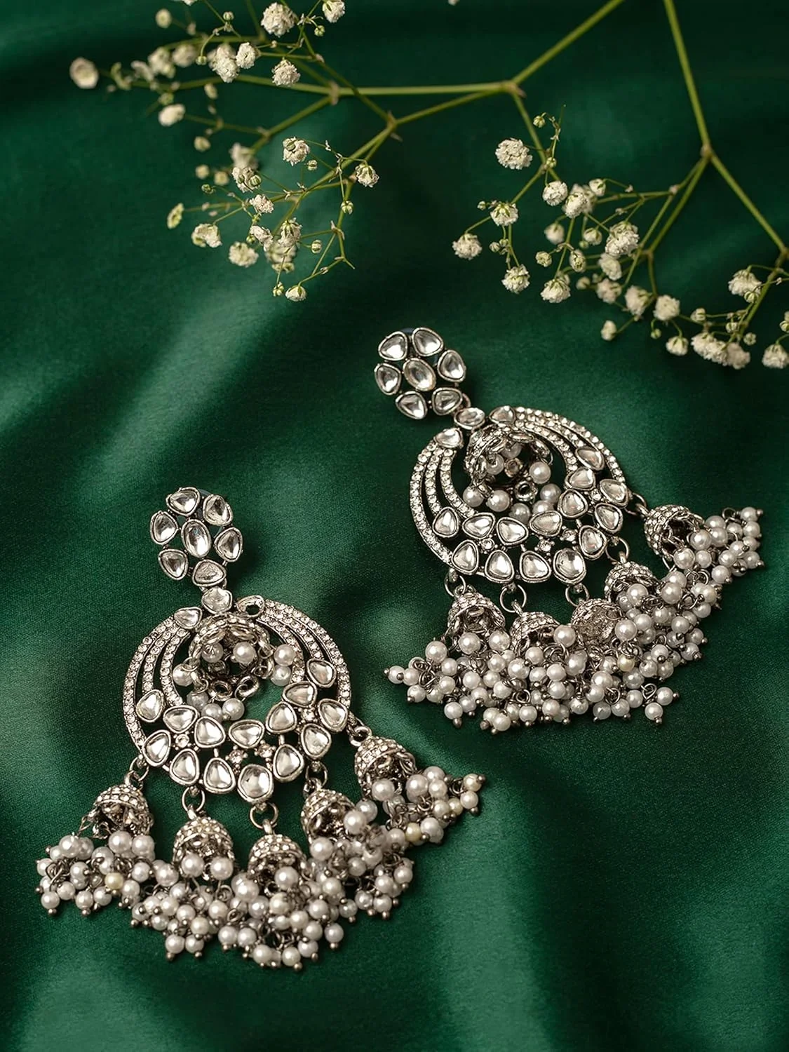 گوشواره های آویز جومکی نگین کاری شده با سنگ اتریشی و طرح کندان نقره ای آنتیک ZAVERI PEARLS مدل ZPFK10164 زنانه گوشواره های آویز جومکی نگین کاری شده با سنگ اتریشی و طرح کندان نقره ای آنتیک ZAVERI PEARLS مدل ZPFK10164 زنانه