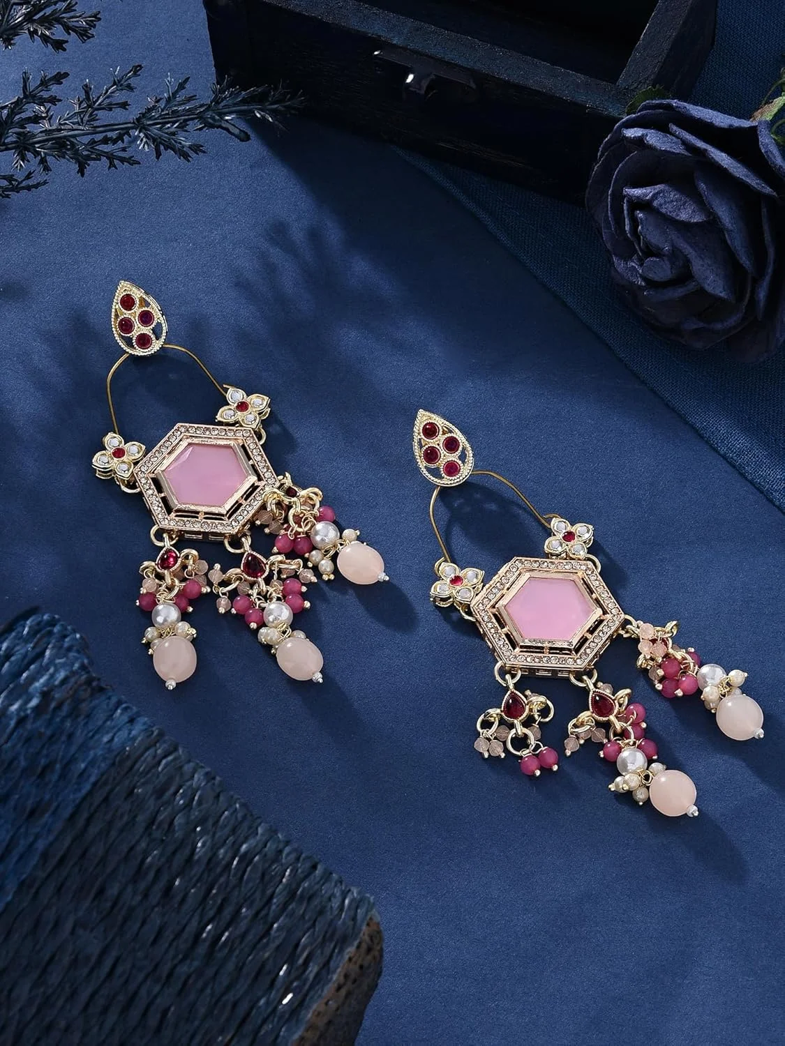 گوشواره آویز زنانه Zaveri Pearls با سنگ های صورتی، کندان و مهره - ZPFK16183 گوشواره آویز زنانه Zaveri Pearls با سنگ های صورتی، کندان و مهره - ZPFK16183