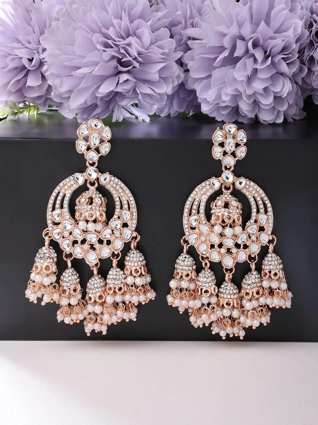 گوشواره های آویز جومکی زنانه نگین کاری شده با نگین های اتریشی درخشان و کندان رزگلد ZAVERI PEARLS مدل ZPFK13786 گوشواره های آویز جومکی زنانه نگین کاری شده با نگین های اتریشی درخشان و کندان رزگلد ZAVERI PEARLS مدل ZPFK13786