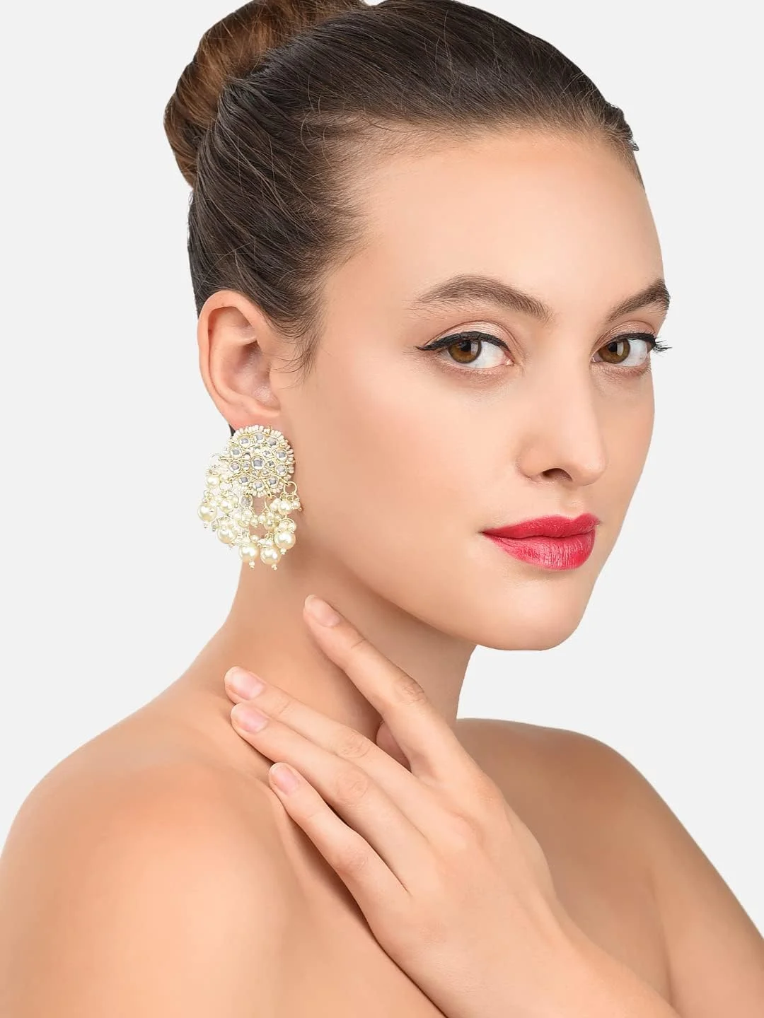 گوشواره آویز زنانه طرح کندن و مروارید طلایی رنگ Zaveri Pearls مناسب مجموعه عروسی - ZPFK10097 گوشواره آویز زنانه طرح کندن و مروارید طلایی رنگ Zaveri Pearls مناسب مجموعه عروسی - ZPFK10097