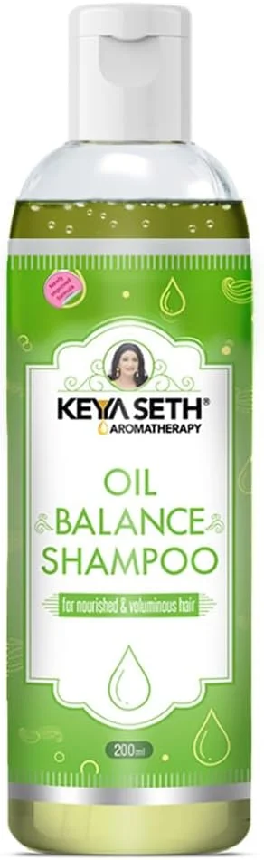 شامپو متعادل کننده چربی مو گیاهی Keya Seth Aromatherapy، برای پوست سر چرب و ضد شوره، موها را حجیم و پرپشت می کند، حاوی پرو ویتامین B5 و عصاره های لیمو و اسطوخودوس. 200 میلی لیتر