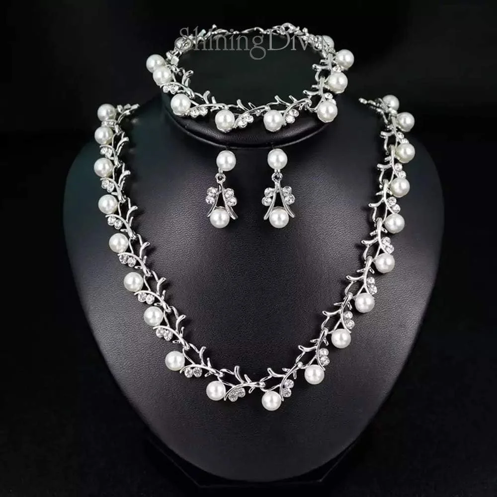 ست جواهرات زنانه و دخترانه شامل گردنبند، گوشواره و دستبند مرواریدی با روکش طلای 18 عیار، شیک و جدید از شاینینگ دیوا ست جواهرات زنانه و دخترانه شامل گردنبند، گوشواره و دستبند مرواریدی با روکش طلای 18 عیار، شیک و جدید از شاینینگ دیوا