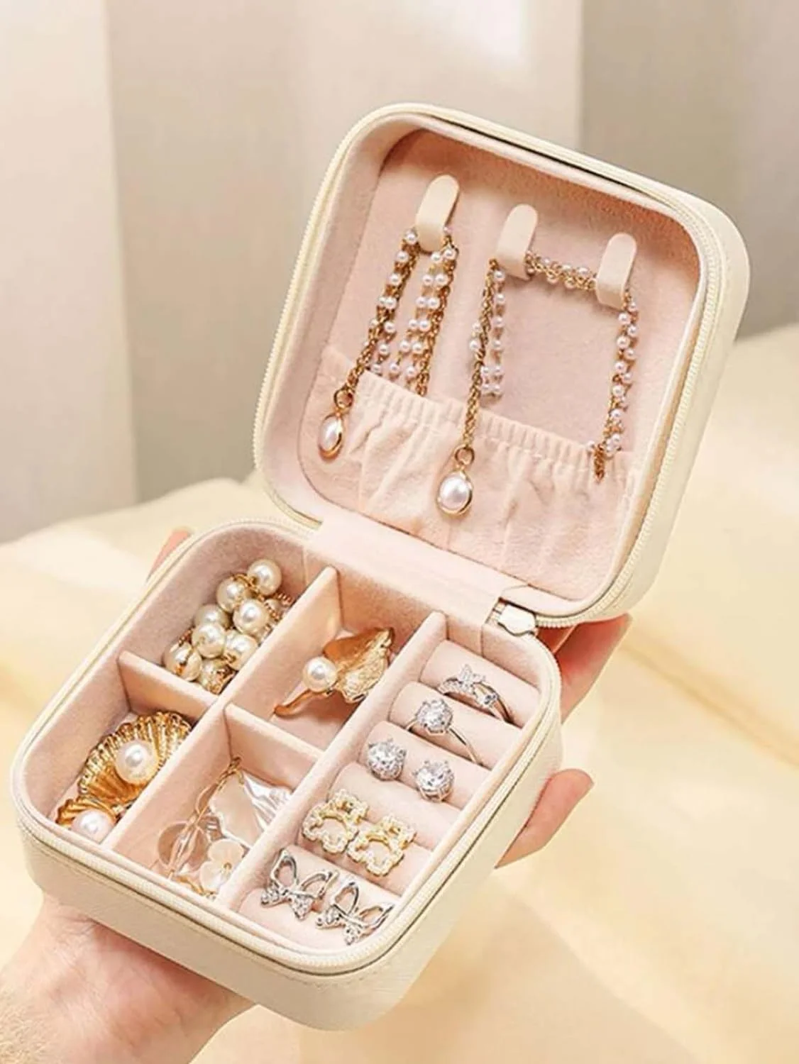 جعبه جواهرات شاینینگ دیوا، کیف چرمی PU برای نگهداری انگشتر، گوشواره، گردنبند، مناسب برای مسافرت بانوان (BOX1008) (سفید) جعبه جواهرات شاینینگ دیوا، کیف چرمی PU برای نگهداری انگشتر، گوشواره، گردنبند، مناسب برای مسافرت بانوان (BOX1008) (سفید)