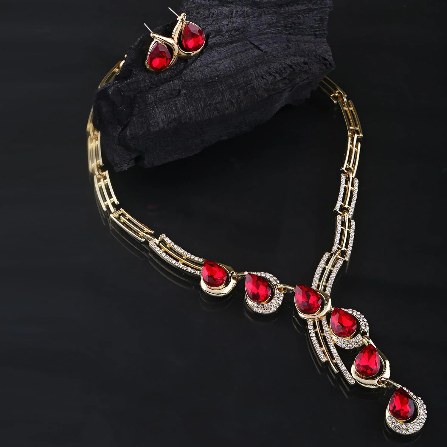 ست جواهرات گردنبند و گوشواره کریستالی با روکش طلایی، شیک و جدید، الهام گرفته از سلبریتی ها، برند شاینینگ دیوا، مناسب بانوان ست جواهرات گردنبند و گوشواره کریستالی با روکش طلایی، شیک و جدید، الهام گرفته از سلبریتی ها، برند شاینینگ دیوا، مناسب بانوان