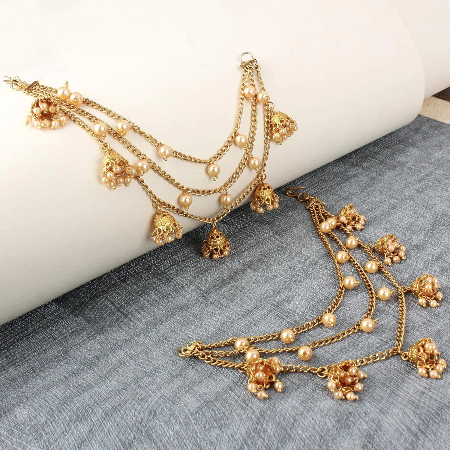 زیورآلات موی زنجیری مرواریدی با روکش طلایی Shining Diva Fashion که می تواند به هر یک از گوشواره های سنتی شما متصل شود.
گوشواره های آویز مجلسی شیک و فانتزی که می توان با انواع لباس های سنتی پوشید.
جواهرات گوشواره ای ایده آل برای جشنواره و عروسی
هدیه ای ایده آل برای همسر، دختران، زنان، دوست دختر.
Shining Diva یک برند شناخته شده در بخش جواهرات مد است. محصولات Shining Diva مورد علاقه بسیاری از طراحان، ستارگان و افراد مشهور است.
کشور مبدا: هند زیورآلات موی زنجیری مرواریدی با روکش طلایی Shining Diva Fashion که می تواند به هر یک از گوشواره های سنتی شما متصل شود.
گوشواره های آویز مجلسی شیک و فانتزی که می توان با انواع لباس های سنتی پوشید.
جواهرات گوشواره ای ایده آل برای جشنواره و عروسی
هدیه ای ایده آل برای همسر، دختران، زنان، دوست دختر.
Shining Diva یک برند شناخته شده در بخش جواهرات مد است. محصولات Shining Diva مورد علاقه بسیاری از طراحان، ستارگان و افراد مشهور است.
کشور مبدا: هند