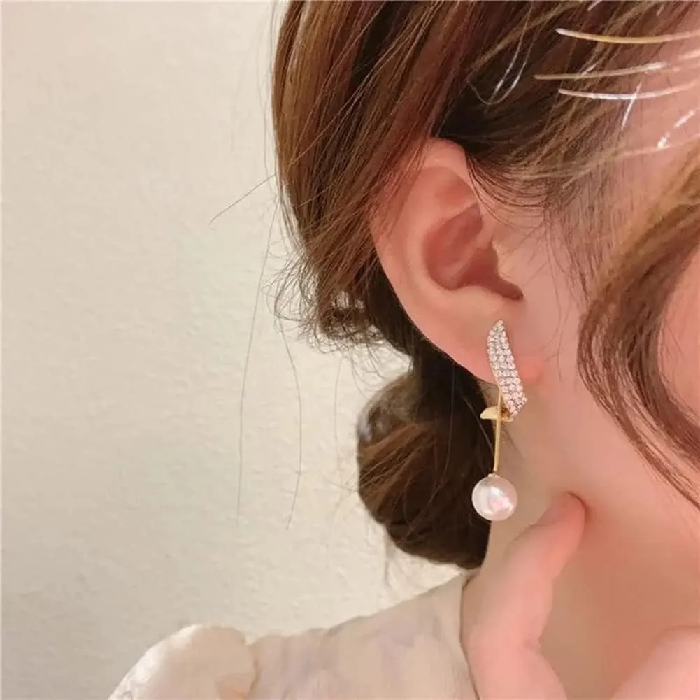 گوشواره های آویز مرواریدی با روکش طلایی شیک و جدید Shining Diva Fashion برای زنان و دختران (rrsd14729er) گوشواره های آویز مرواریدی با روکش طلایی شیک و جدید Shining Diva Fashion برای زنان و دختران (rrsd14729er)