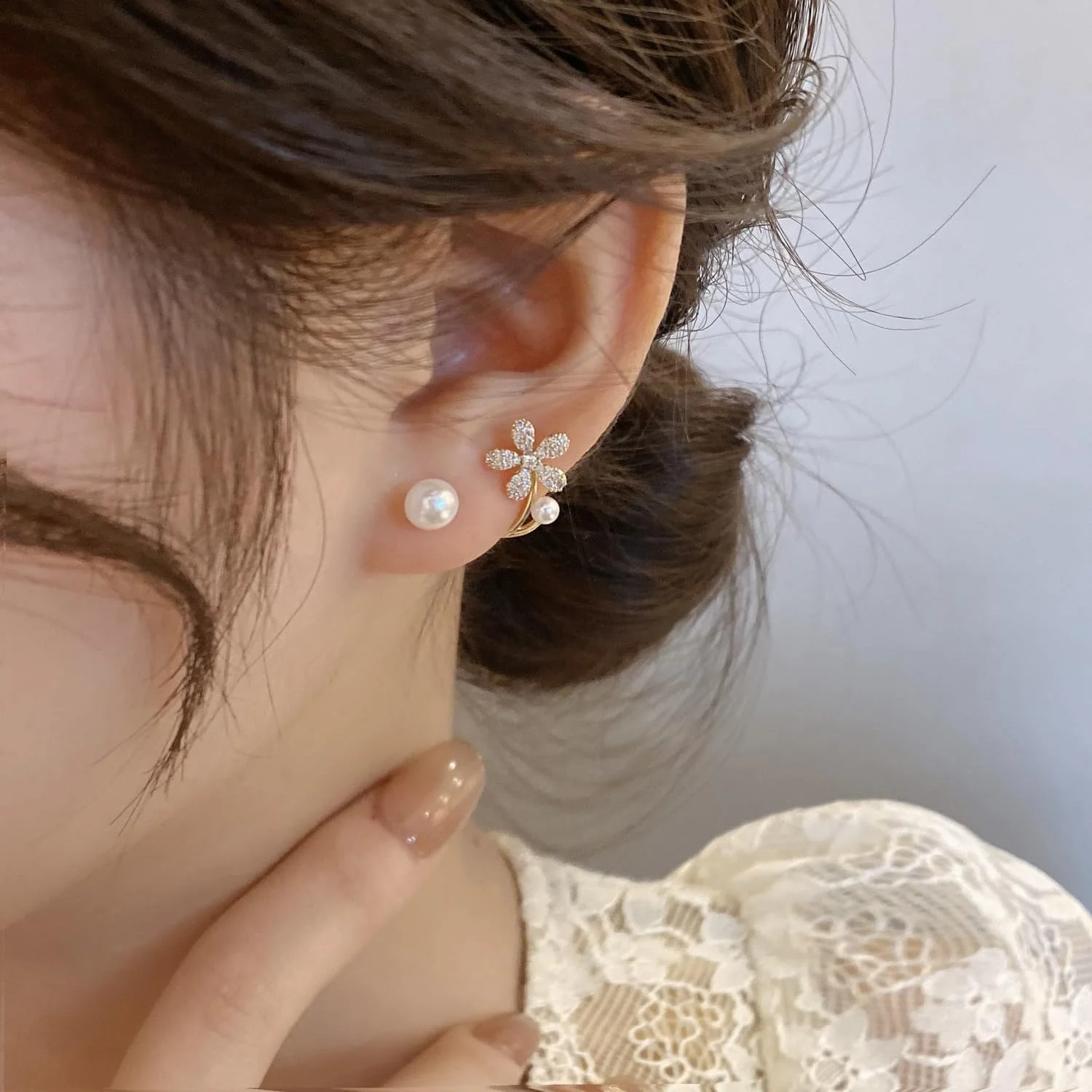 گوشواره های فانتزی شیک و جدید زنانه و دخترانه Shining Diva Fashion (rrsd15435er) (سفید) گوشواره های فانتزی شیک و جدید زنانه و دخترانه Shining Diva Fashion (rrsd15435er) (سفید)