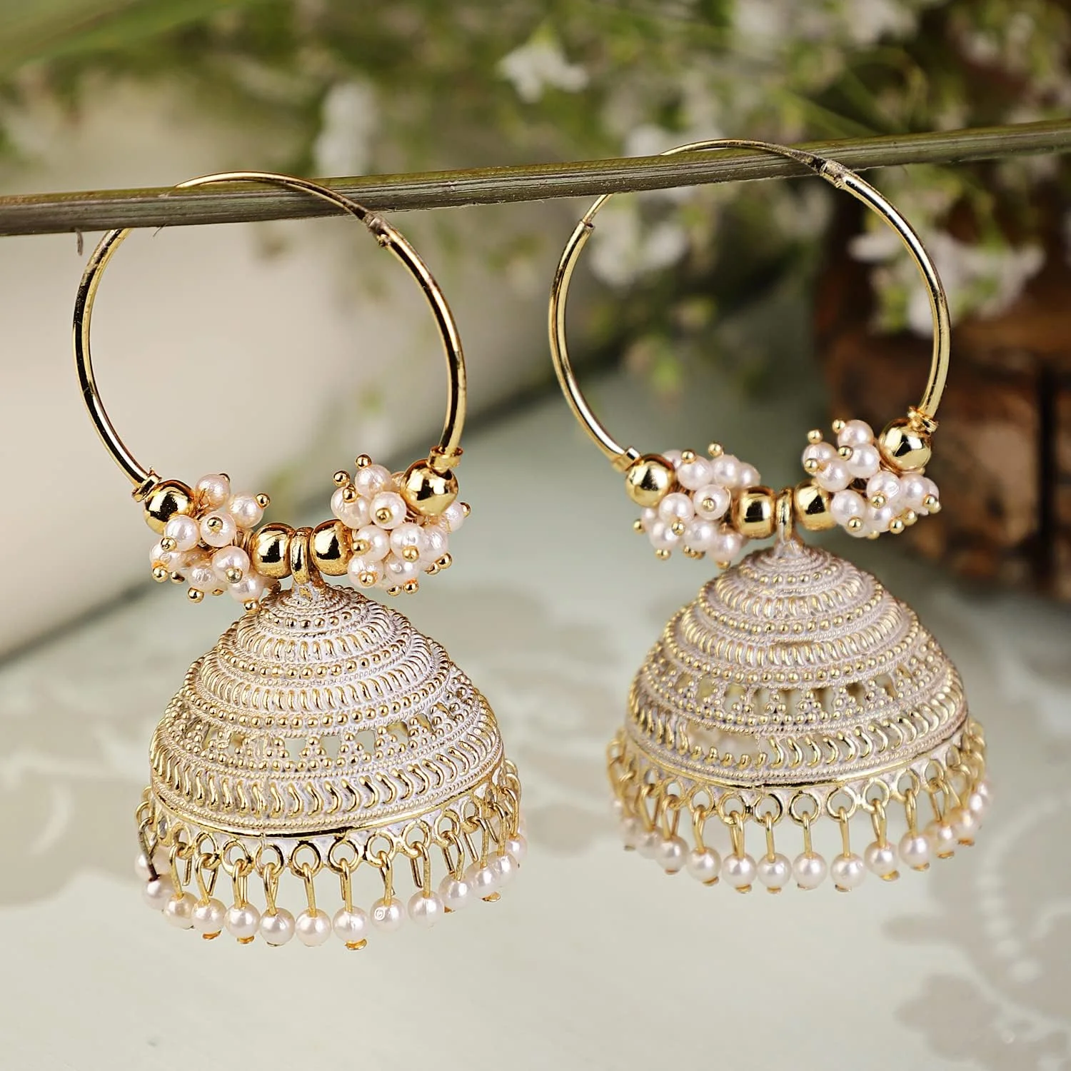 گوشواره های حلقه ای جومکی سنتی شیک و جدید زنانه و دخترانه از Shining Diva Fashion گوشواره های حلقه ای جومکی سنتی شیک و جدید زنانه و دخترانه از Shining Diva Fashion