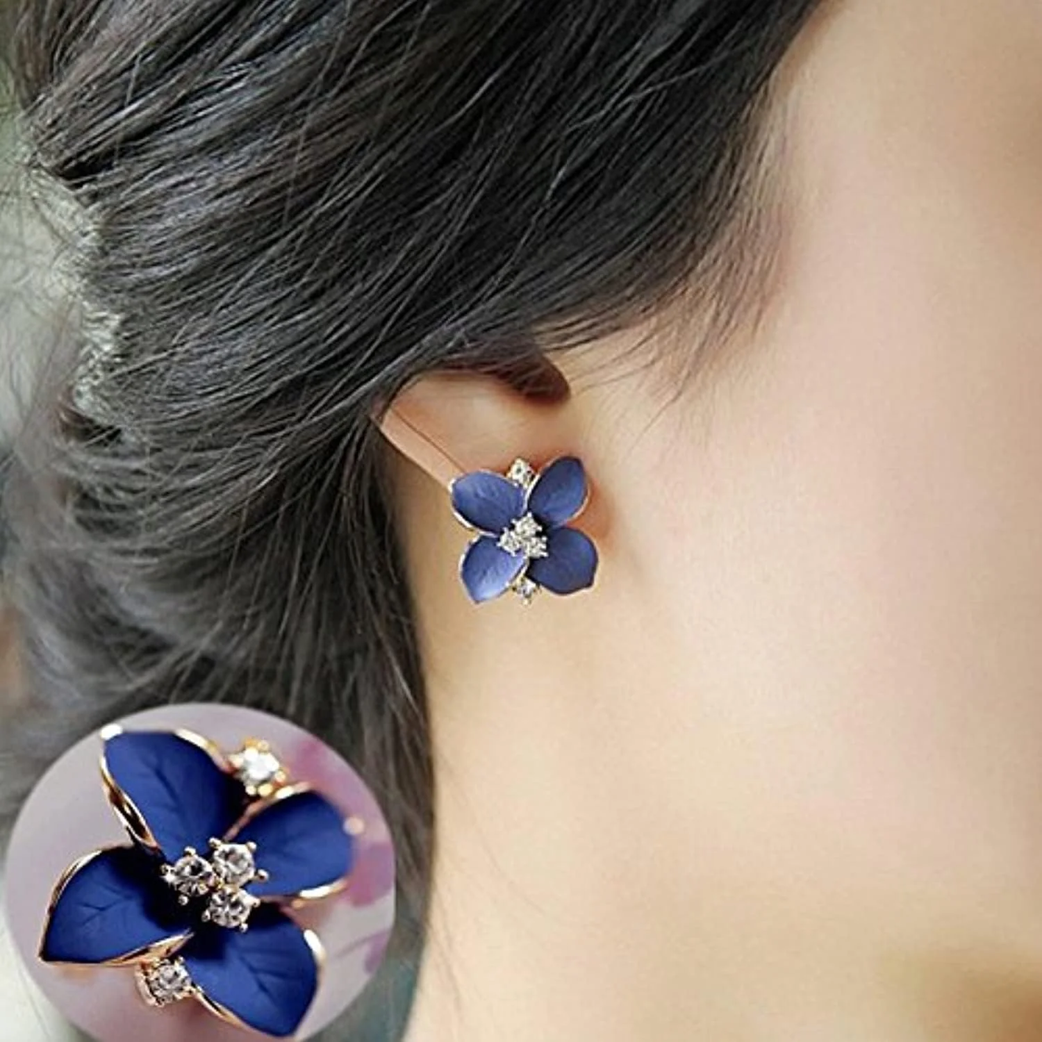 گوشواره های میخی فانتزی طرح گل آبی براق دیوا مناسب بانوان و دختران (آبی) (8540er) گوشواره های میخی فانتزی طرح گل آبی براق دیوا مناسب بانوان و دختران (آبی) (8540er)