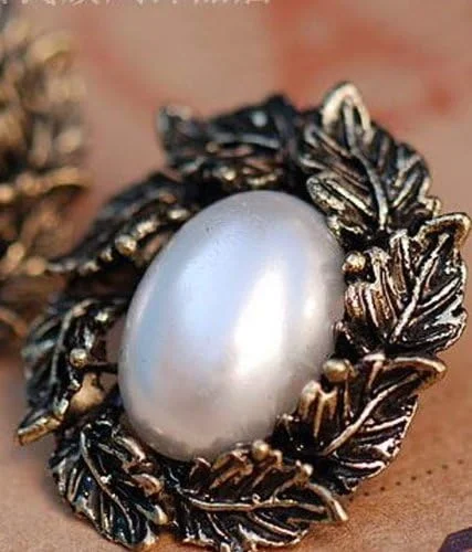 گوشواره میخی فلزی زنانه مدل سیندرلا کالکشن شاینینگ دیوا (سفید)