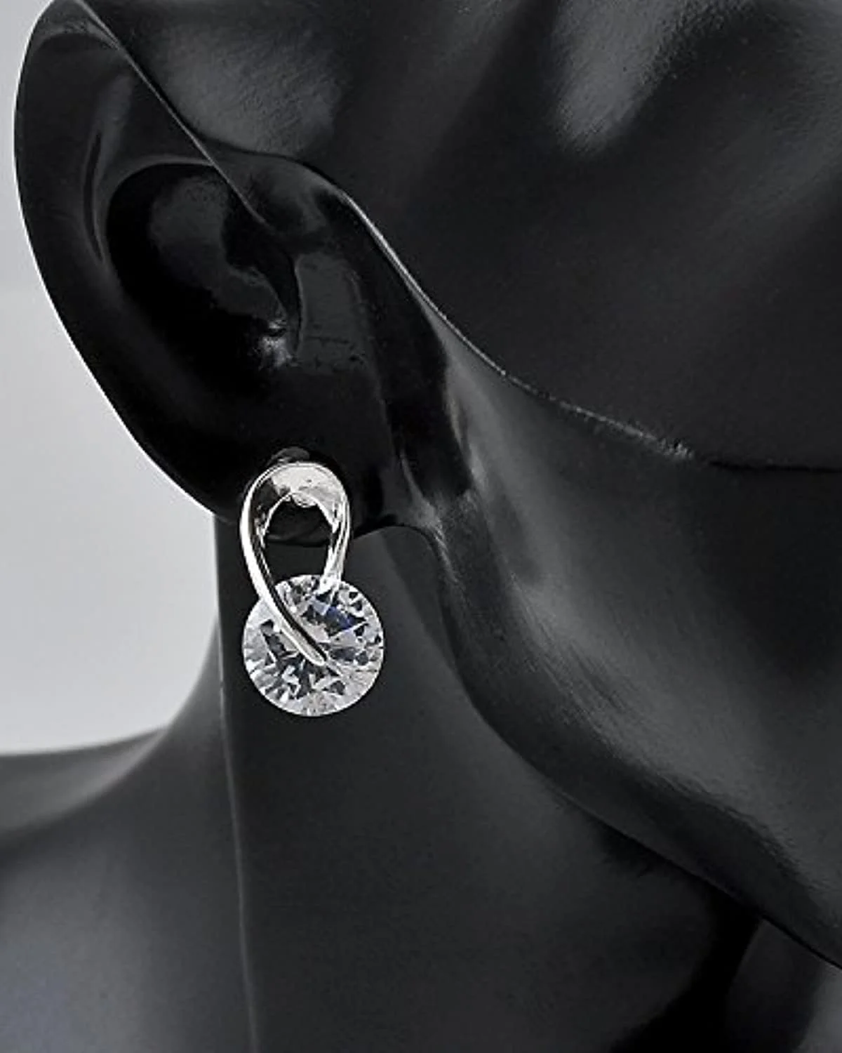 گوشواره های میخی کریستالی شیک زنانه با روکش نقره ای و پلاتین درخشان دیوا - نقره ای (rrsd9826er) گوشواره های میخی کریستالی شیک زنانه با روکش نقره ای و پلاتین درخشان دیوا - نقره ای (rrsd9826er)