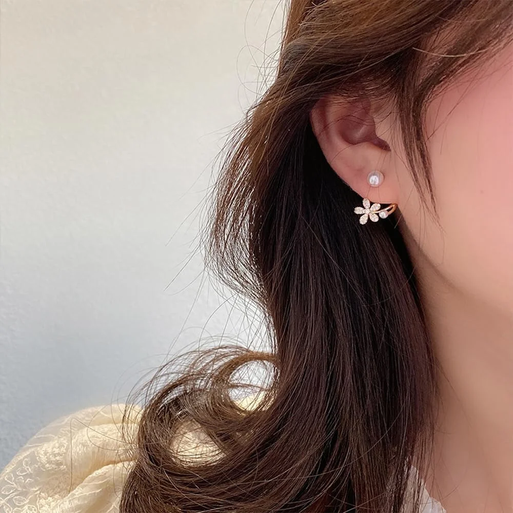 گوشواره های گل مروارید سفید شیک و جدید Shining Diva Fashion برای زنان و دختران (15435er) گوشواره های گل مروارید سفید شیک و جدید Shining Diva Fashion برای زنان و دختران (15435er)
