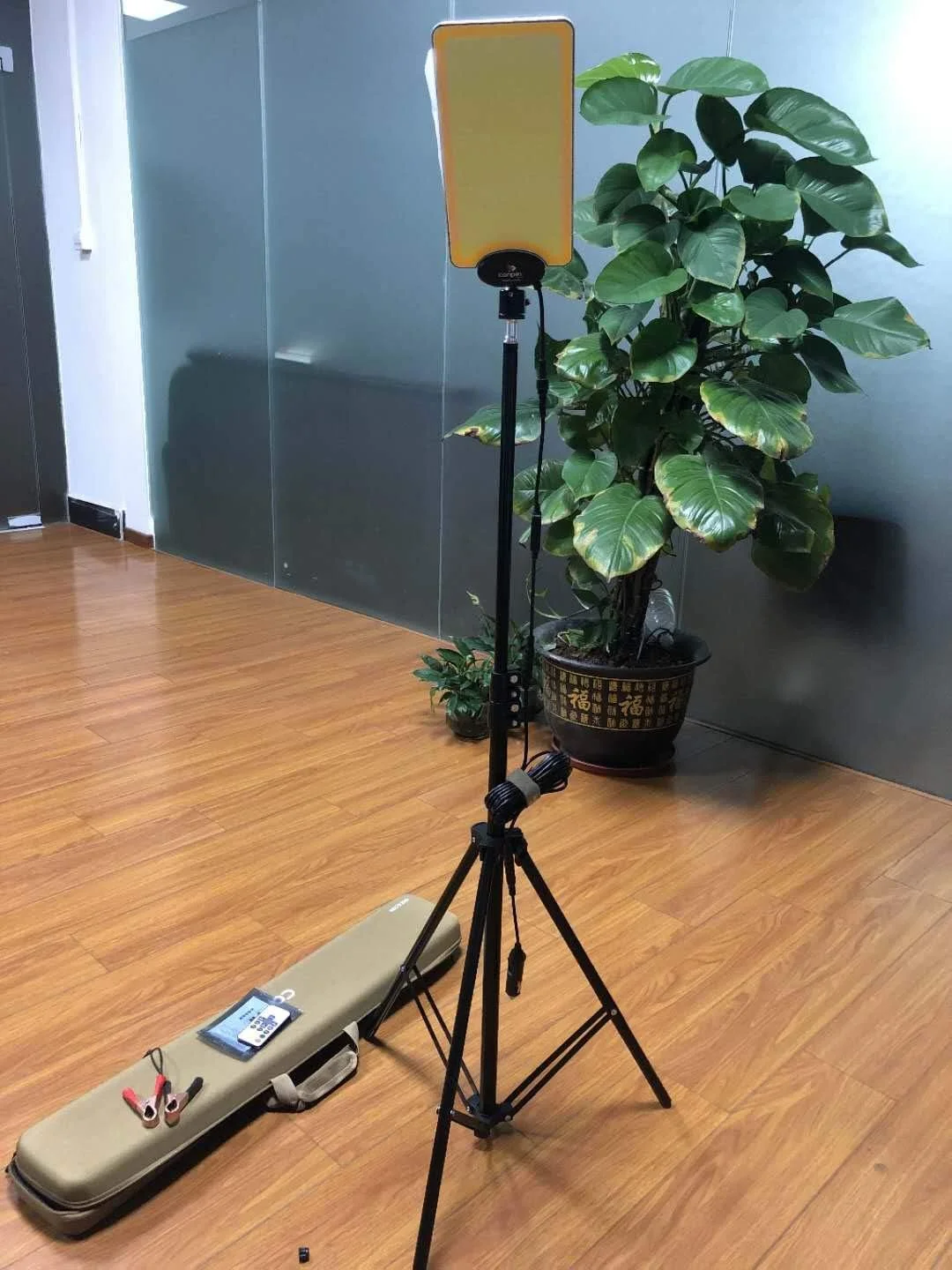 چراغ کمپینگ ال ای دی CONPEX، چراغ فضای باز با سه پایه تلسکوپی 1000 وات 6900 لومن کنترل از راه دور برای ماهیگیری، باغ، مواقع اضطراری و تعمیر خودرو چراغ کمپینگ ال ای دی CONPEX، چراغ فضای باز با سه پایه تلسکوپی 1000 وات 6900 لومن کنترل از راه دور برای ماهیگیری، باغ، مواقع اضطراری و تعمیر خودرو