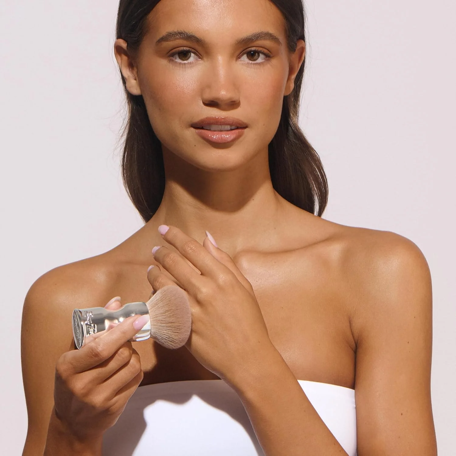 براش برنزه کننده بدون نقص Loving Tan - بدون رگه، موهای نرم و لطیف، ایستاده، وگان و بدون تست حیوانی (براش ترکیب کننده بی نقص) براش برنزه کننده بدون نقص Loving Tan - بدون رگه، موهای نرم و لطیف، ایستاده، وگان و بدون تست حیوانی (براش ترکیب کننده بی نقص)