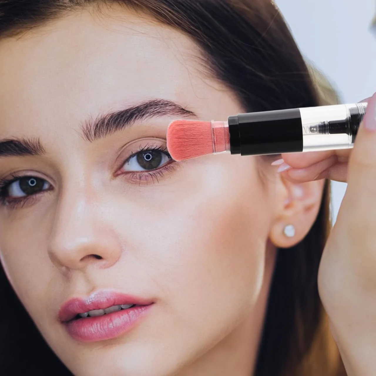 برس پودر چند منظوره قابل شارژ مجدد نولیتوی با پخش خودکار، اپلیکاتور آرایشی مسافرتی قابل حمل برای پودر فیکس، طراحی مناسب برای استفاده آسان در سفر