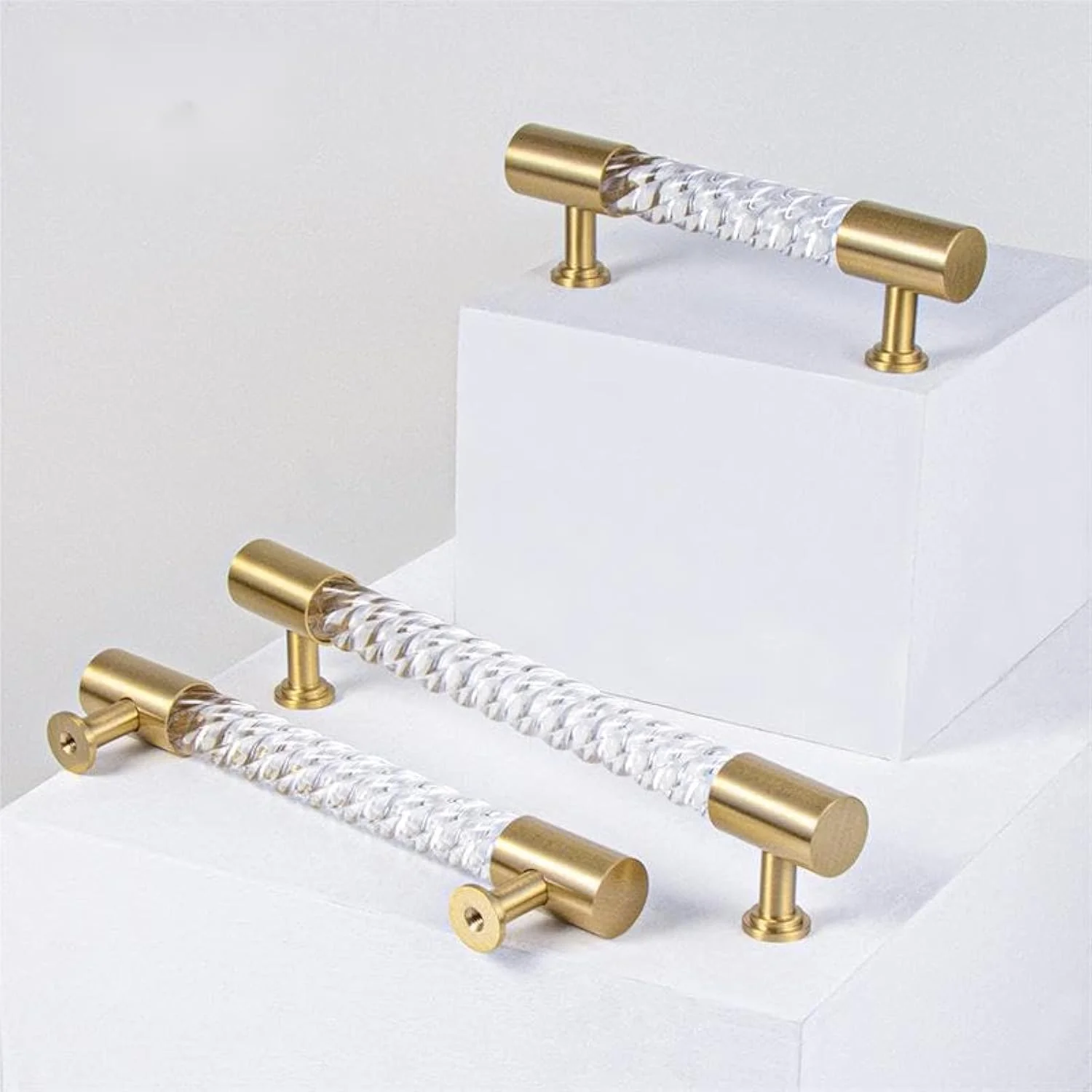 دستگیره لوکس برنجی با کریستال آکریلیک شفاف aoliihou، مناسب برای درب کمد، کشو، کابینت و سایر مکان هایی که نیاز به دستگیره دارند. لمس نهایی را به خانه خود بیاورید (2 عدد)