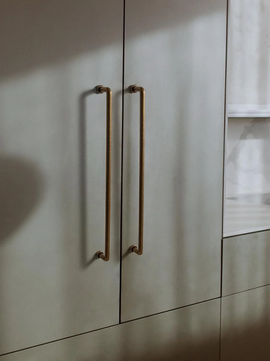 دستگیره های میله ای کابینت برنجی عتیقه - مرکز سوراخ 320 میلی متری (12.6 اینچ)، دستگیره های کشو کلاسیک و قدیمی، دستگیره های سخت افزاری کابینت کمد حمام آشپزخانه (5 عدد، برنجی عتیقه، مرکز سوراخ 320 میلی متری (12.6 اینچ))