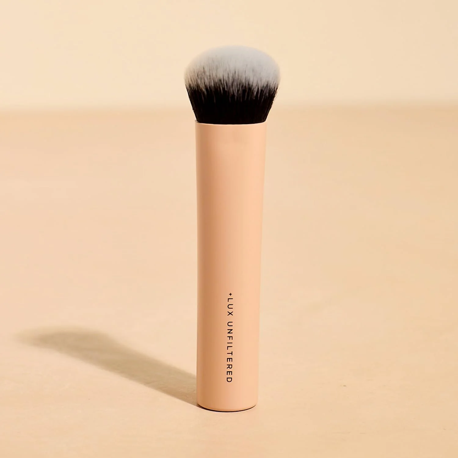 براش صورت بی نظیر Lux Unfiltered، براش آرایشی دقیق و جهانی، موهای مصنوعی