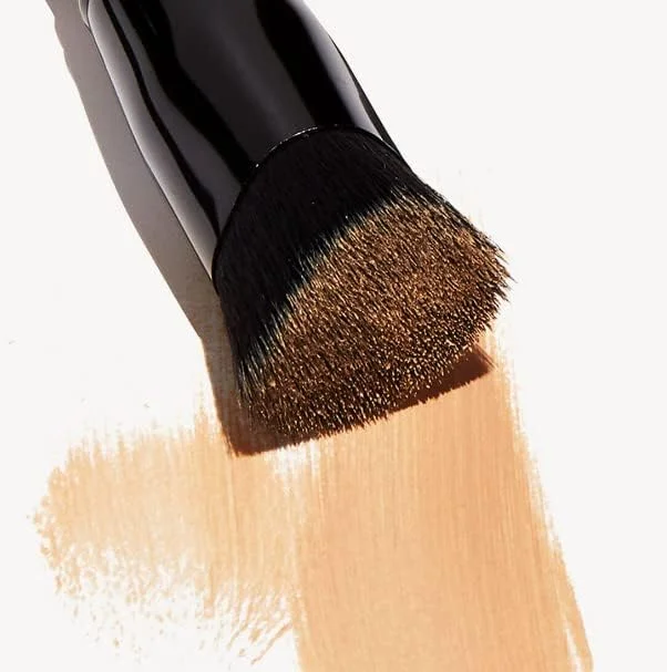 براش مثلثی پخش کننده کرم پودر ای.ال.اف، براش آرایشی سر صاف برای پخش یکنواخت کرم پودر، ساخته شده با موهای مصنوعی، وگان و بدون تست حیوانی