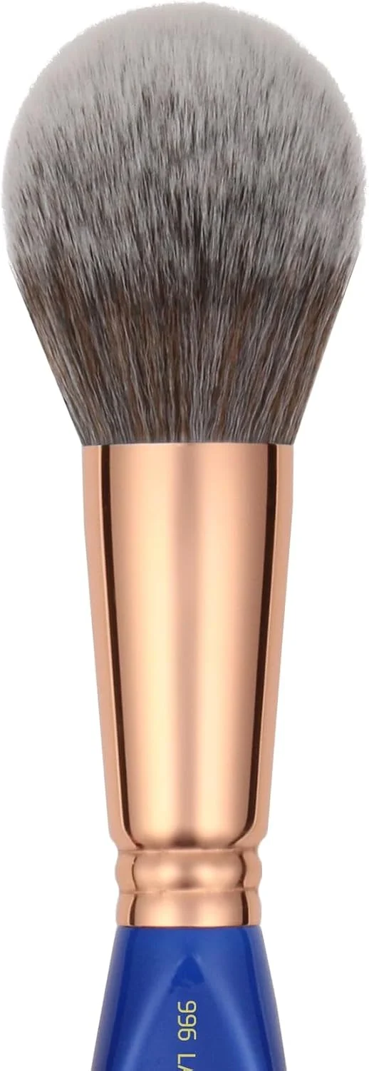 براش آرایشی حرفه ای Bdellium Tools - مثلث طلایی 996 براش بزرگ برنزر - با الیاف مصنوعی کاملا گیاهی، برای استفاده یکنواخت روی صورت و گردن (آبی، 1 عدد) براش آرایشی حرفه ای Bdellium Tools - مثلث طلایی 996 براش بزرگ برنزر - با الیاف مصنوعی کاملا گیاهی، برای استفاده یکنواخت روی صورت و گردن (آبی، 1 عدد)