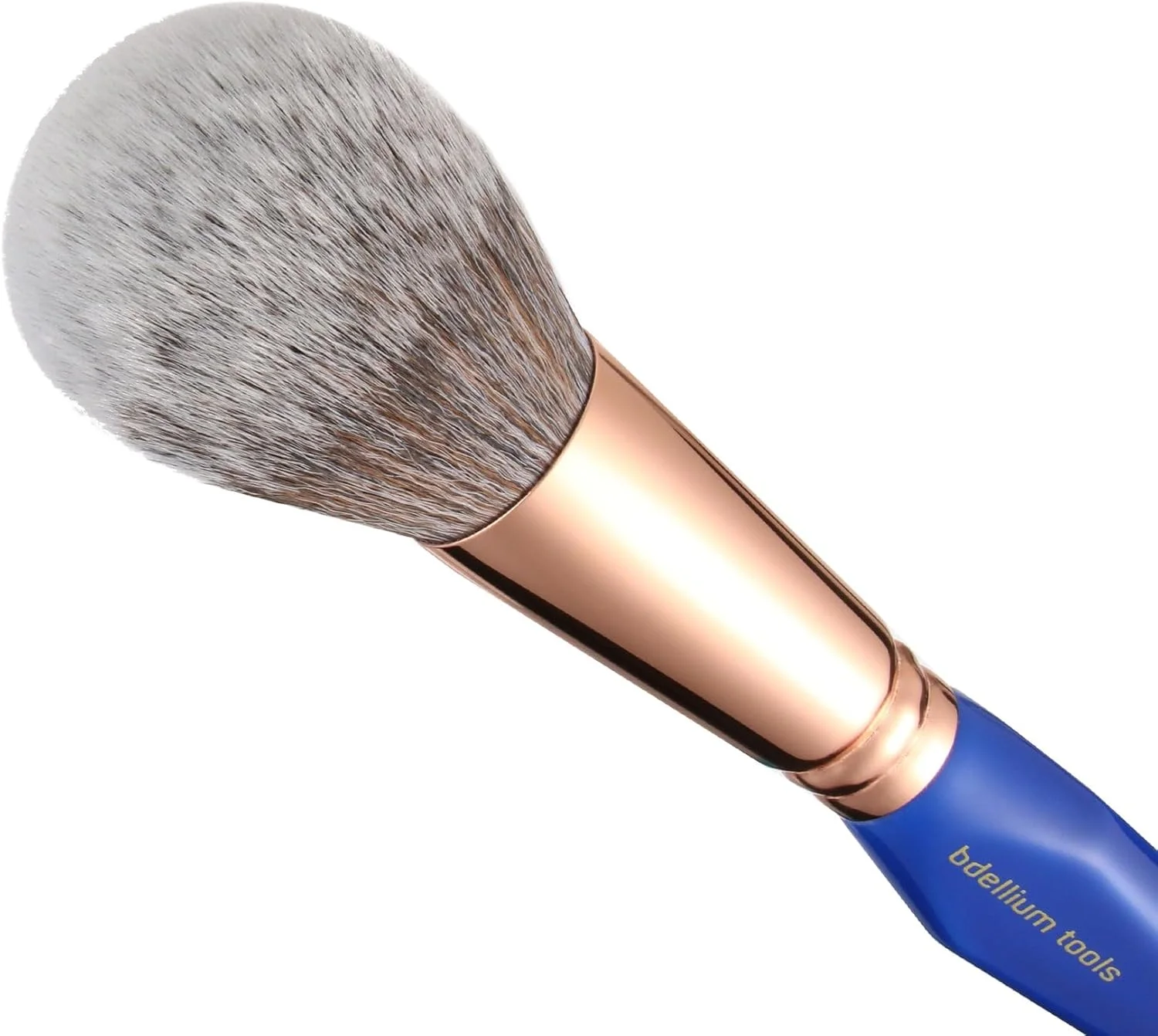 براش آرایشی حرفه ای Bdellium Tools - مثلث طلایی 996 براش بزرگ برنزر - با الیاف مصنوعی کاملا گیاهی، برای استفاده یکنواخت روی صورت و گردن (آبی، 1 عدد) براش آرایشی حرفه ای Bdellium Tools - مثلث طلایی 996 براش بزرگ برنزر - با الیاف مصنوعی کاملا گیاهی، برای استفاده یکنواخت روی صورت و گردن (آبی، 1 عدد)
