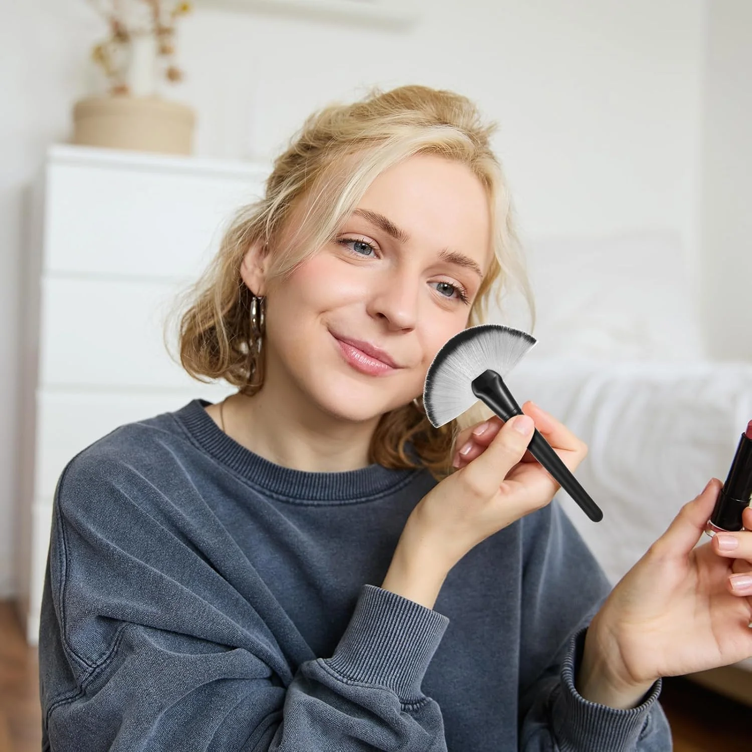 LIQWEI برس آرایشی پنکه ای کرکی 2 عددی، برس های نرم و متراکم صورت، برس رژگونه آرایشگر، برس آرایشی کرکی ابزار آرایش پودر نهایی برای هایلایت پودر شل LIQWEI برس آرایشی پنکه ای کرکی 2 عددی، برس های نرم و متراکم صورت، برس رژگونه آرایشگر، برس آرایشی کرکی ابزار آرایش پودر نهایی برای هایلایت پودر شل