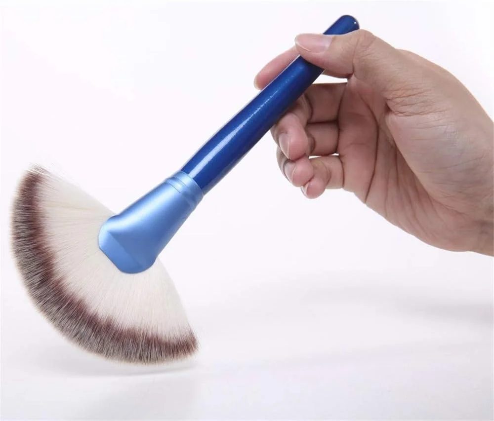 براش آرایشی بادبزنی بزرگ، مناسب برای ترکیب، هایلایتر، کانتور صورت و پودر، آبی، کاربردی و حرفه ای براش آرایشی بادبزنی بزرگ، مناسب برای ترکیب، هایلایتر، کانتور صورت و پودر، آبی، کاربردی و حرفه ای
