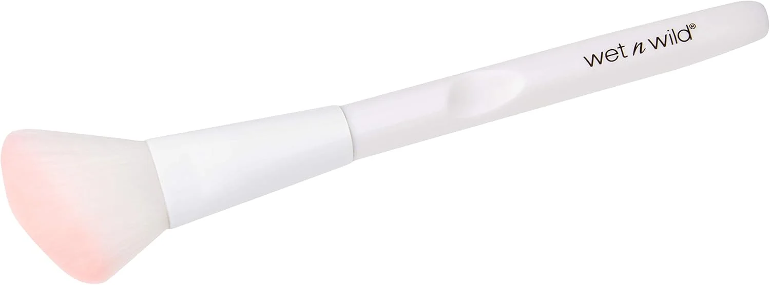 وت اند وایلد، براش آرایشی، براش کانتور نرم، براش زاویه دار برای انطباق با خطوط صورت، فرم دهی و شکل دهی آسان