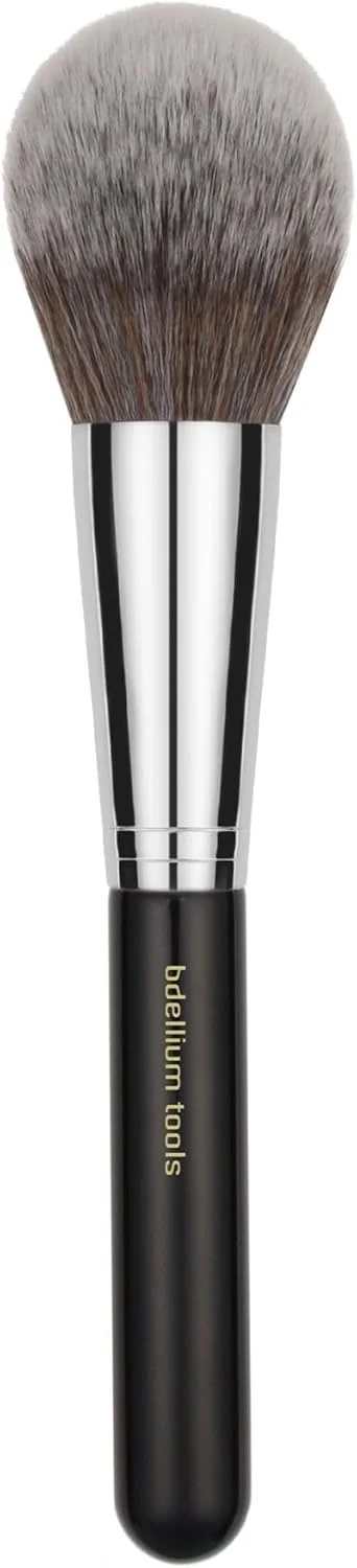 براش آرایشی حرفه ای Bdellium Tools - سری Maestro 996 براش بزرگ برنزر - با الیاف مصنوعی کاملا گیاهی، برای استفاده یکنواخت روی صورت و گردن (مشکی، 1 عدد) براش آرایشی حرفه ای Bdellium Tools - سری Maestro 996 براش بزرگ برنزر - با الیاف مصنوعی کاملا گیاهی، برای استفاده یکنواخت روی صورت و گردن (مشکی، 1 عدد)