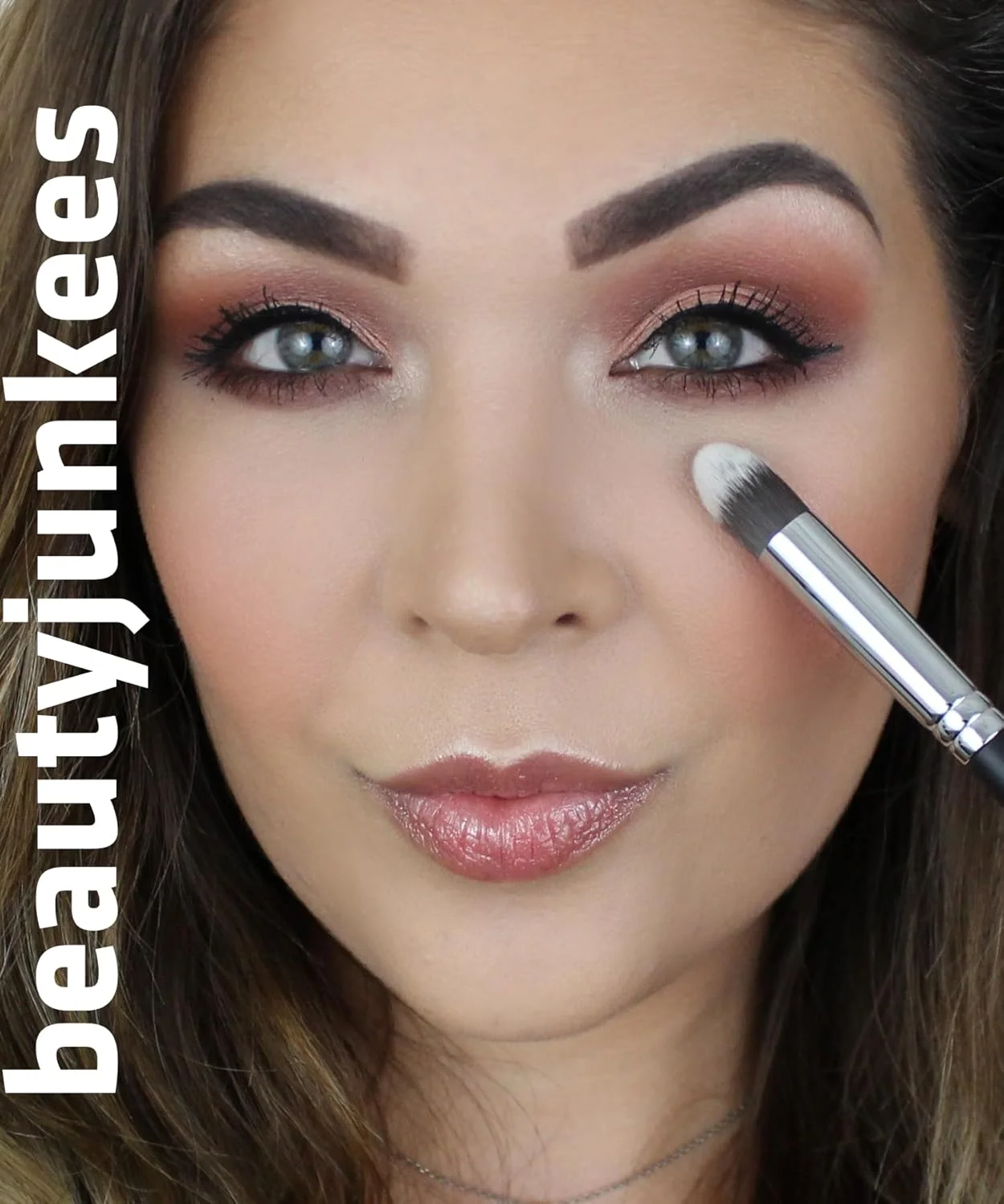 براش آرایشی سایه چشم Beauty Junkees با نوک باریک - براش کوچک مینی باریک مصنوعی سایه چشم کابوکی، بهترین برای رنگدانه ها، اکلیل، پوشاندن زیر چشم، براچاس پارا اوجوس وگان براش آرایشی سایه چشم Beauty Junkees با نوک باریک - براش کوچک مینی باریک مصنوعی سایه چشم کابوکی، بهترین برای رنگدانه ها، اکلیل، پوشاندن زیر چشم، براچاس پارا اوجوس وگان