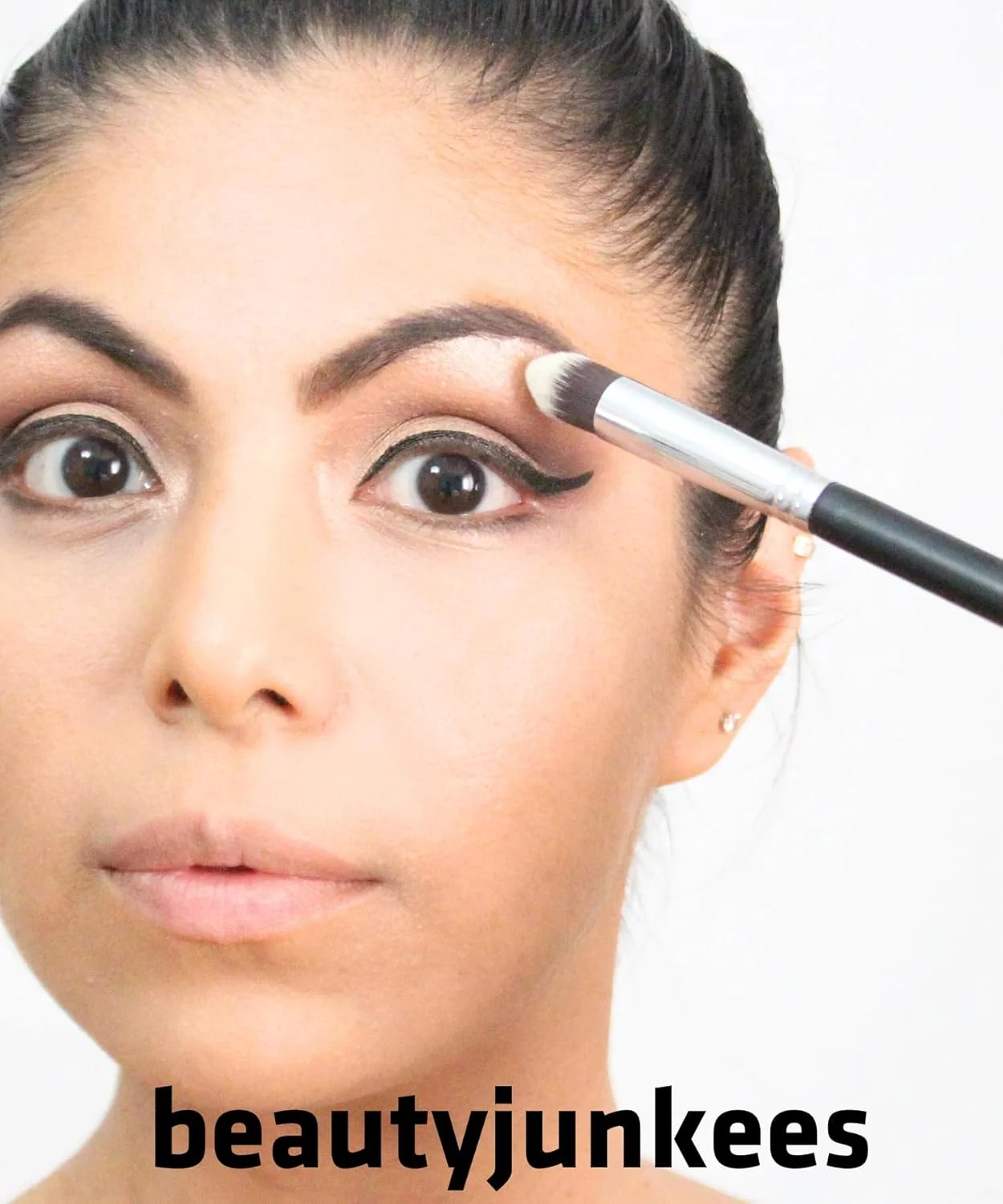 براش آرایشی سایه چشم Beauty Junkees با نوک باریک - براش کوچک مینی باریک مصنوعی سایه چشم کابوکی، بهترین برای رنگدانه ها، اکلیل، پوشاندن زیر چشم، براچاس پارا اوجوس وگان براش آرایشی سایه چشم Beauty Junkees با نوک باریک - براش کوچک مینی باریک مصنوعی سایه چشم کابوکی، بهترین برای رنگدانه ها، اکلیل، پوشاندن زیر چشم، براچاس پارا اوجوس وگان