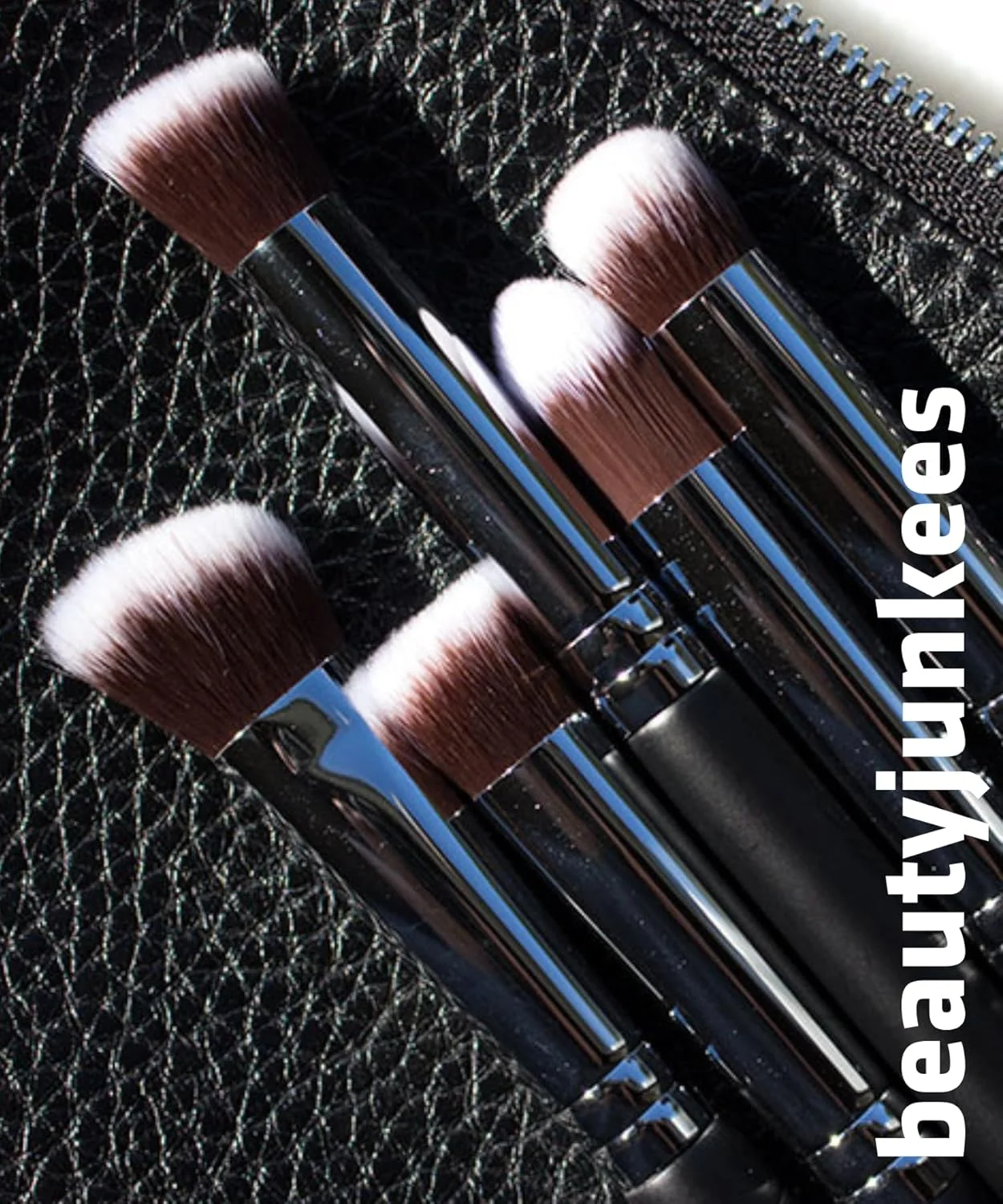 براش آرایشی سایه چشم Beauty Junkees با نوک باریک - براش کوچک مینی باریک مصنوعی سایه چشم کابوکی، بهترین برای رنگدانه ها، اکلیل، پوشاندن زیر چشم، براچاس پارا اوجوس وگان براش آرایشی سایه چشم Beauty Junkees با نوک باریک - براش کوچک مینی باریک مصنوعی سایه چشم کابوکی، بهترین برای رنگدانه ها، اکلیل، پوشاندن زیر چشم، براچاس پارا اوجوس وگان