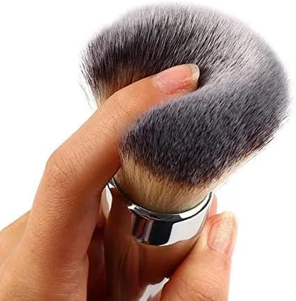 URBANMAC برس آرایشی پودر رژگونه صورت نقره ای مشکی URBANMAC برس آرایشی پودر رژگونه صورت نقره ای مشکی