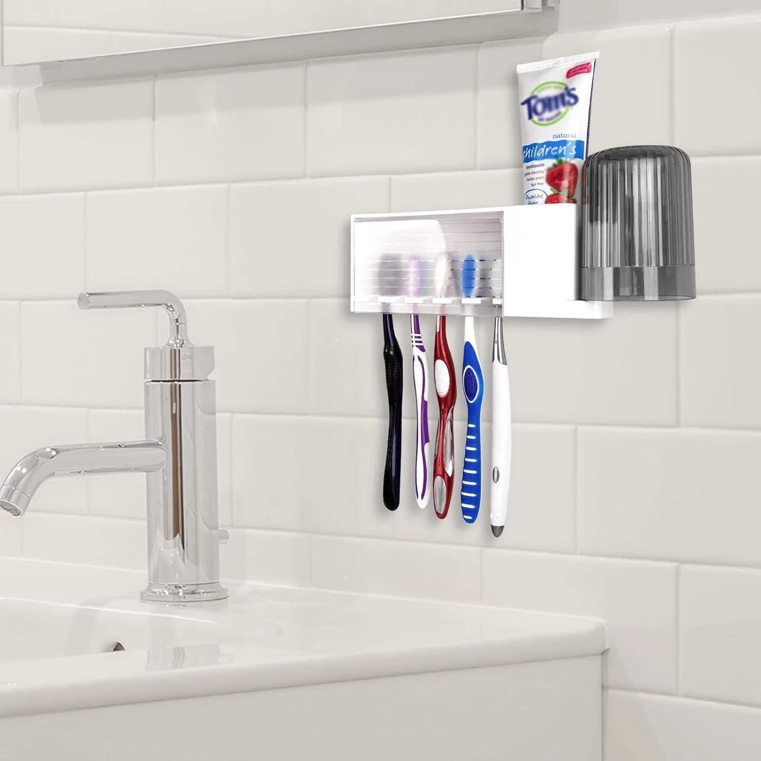 نگهدارنده مسواک دیواری KASTWAVE، دارای 5 جایگاه با پوشش، سازمان دهنده چند منظوره پلاستیکی مسواک و خمیر دندان، سازگار با Oral-B Cross Action، Colgate Renewal، برای دوش، RV، کمپر (سفید) نگهدارنده مسواک دیواری KASTWAVE، دارای 5 جایگاه با پوشش، سازمان دهنده چند منظوره پلاستیکی مسواک و خمیر دندان، سازگار با Oral-B Cross Action، Colgate Renewal، برای دوش، RV، کمپر (سفید)