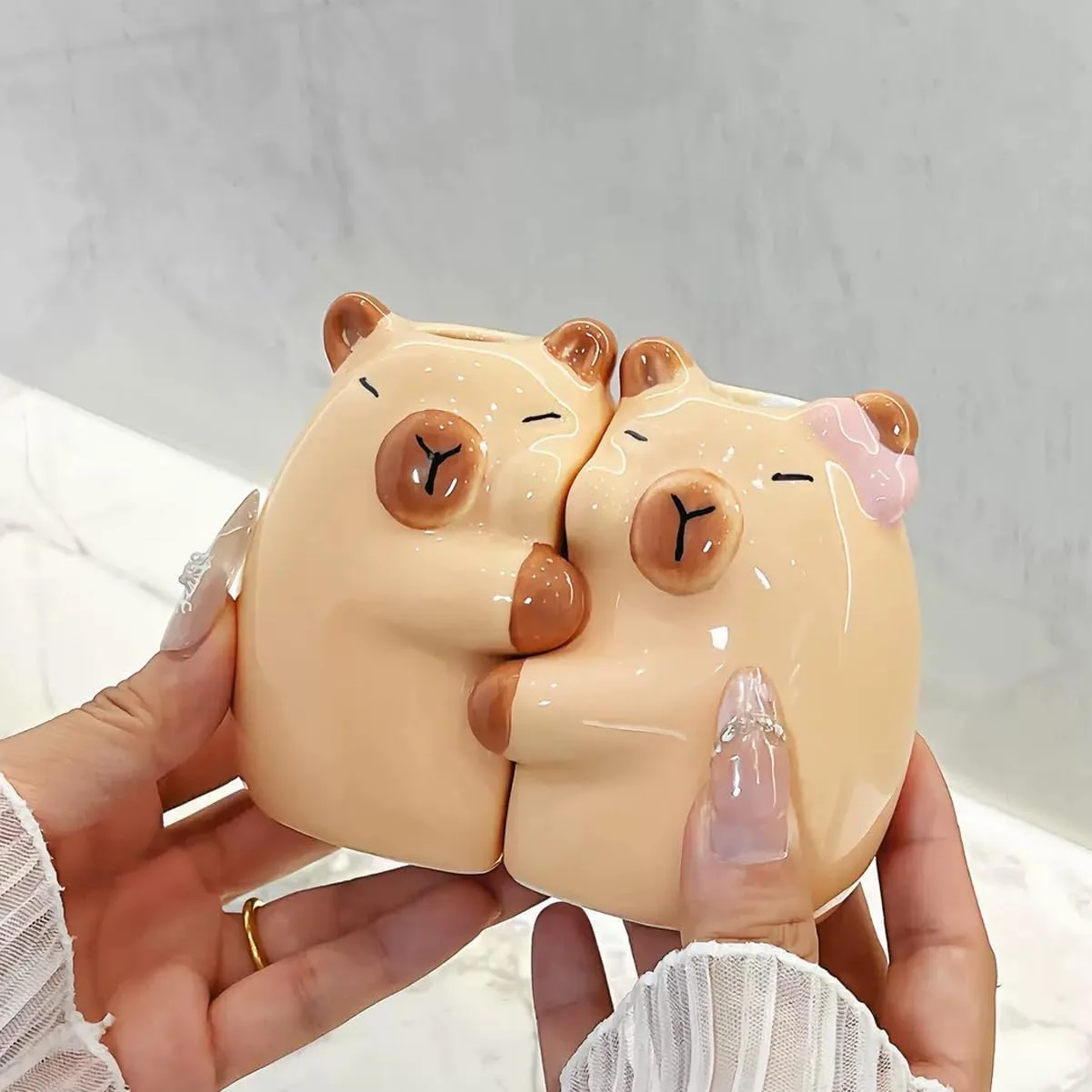 ست 2 عددی جا مسواکی سرامیکی کاپيبارا بامزه، لوازم جانبی بادوام حمام و نظم دهنده میز برای مسواک، قلم، برس آرایشی، شکل حیوانی منحصر به فرد، دکوراسیون منزل و محل کار